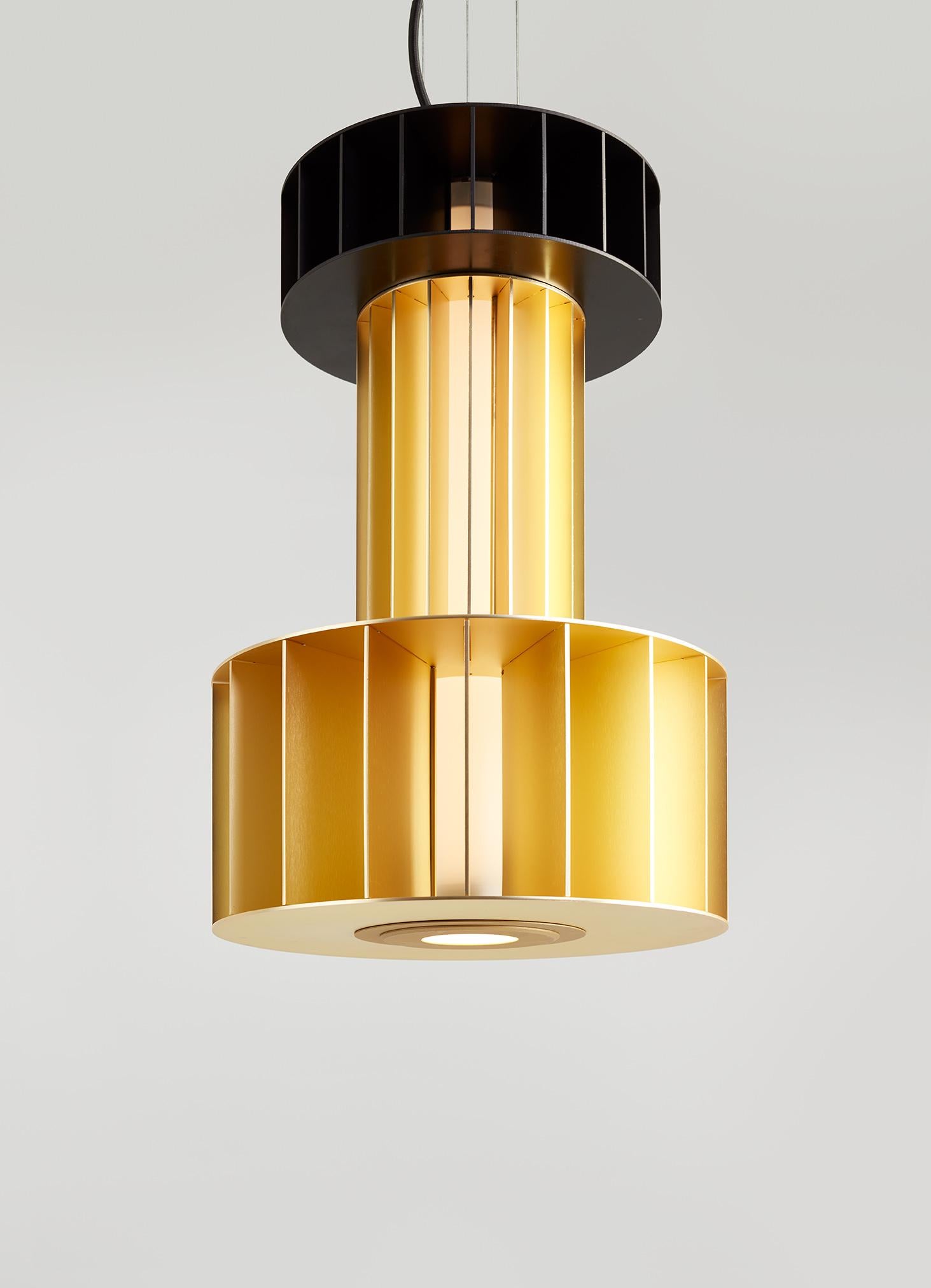 Goldene Babel T PE Pendelleuchte von Parachilna im Zustand „Neu“ im Angebot in Geneve, CH