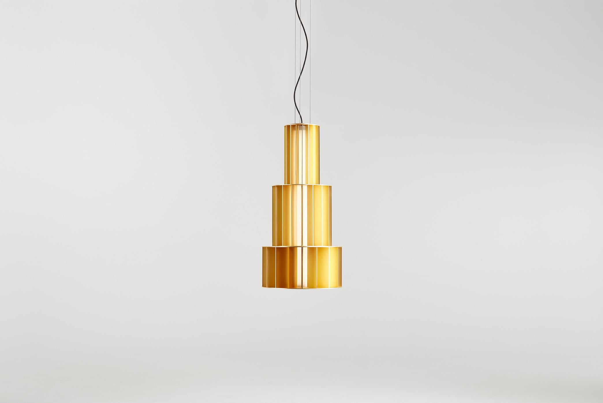 Goldene Babel T PE Pendelleuchte von Parachilna (Glas) im Angebot