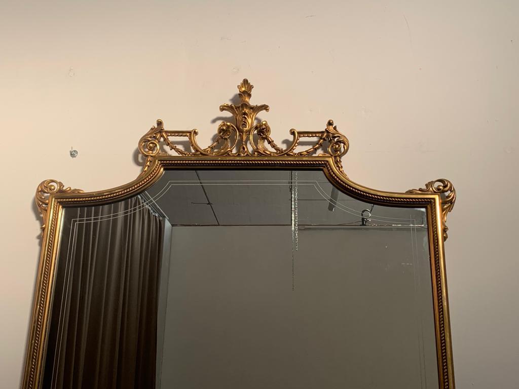Miroir à dos doré avec lignes parallèles, années 1950 Bon état - En vente à Montelabbate, PU