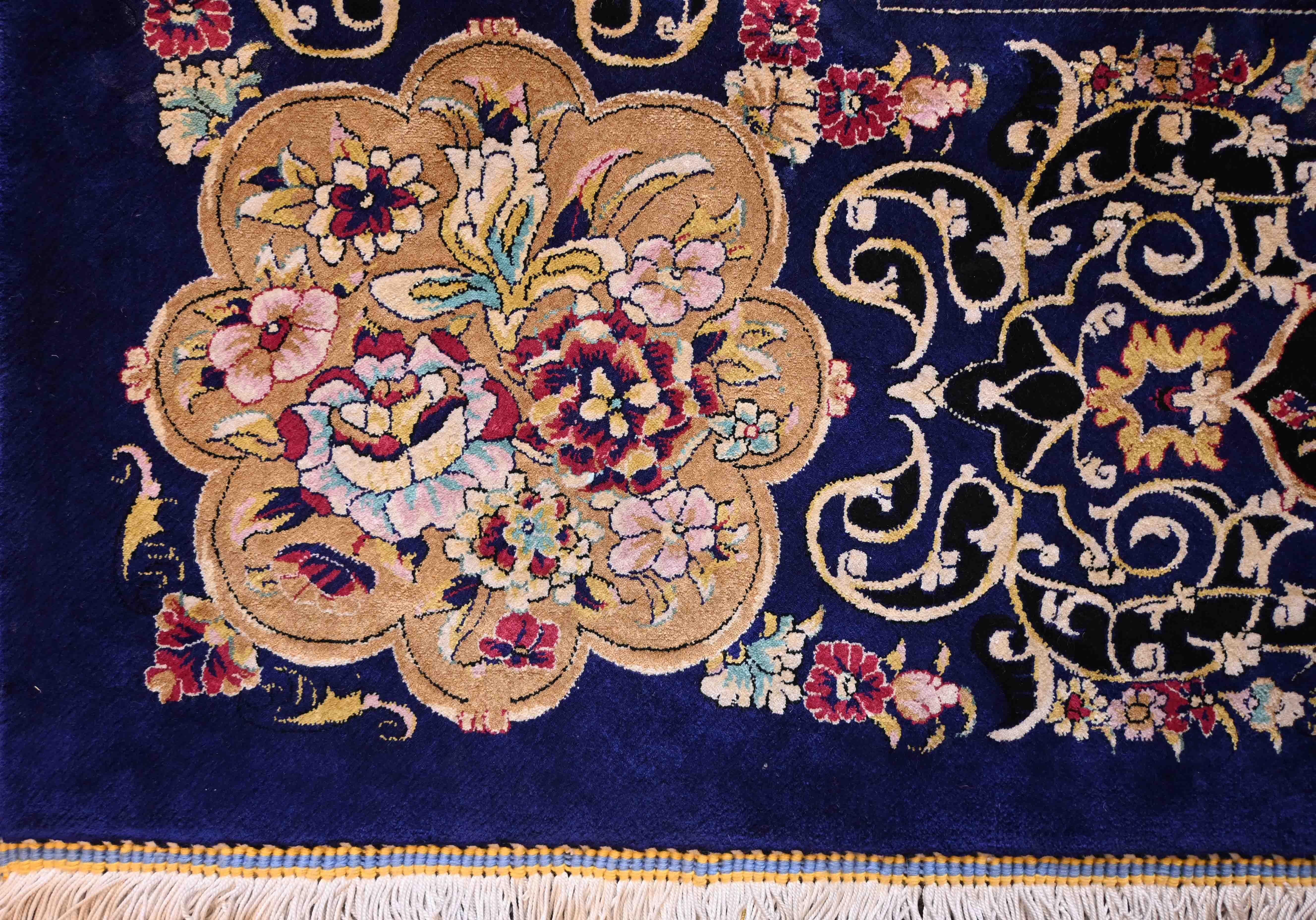 Golden Background Silk Carpet - Wild Animal Hunting Decor- Art Safavides N° 1368 For Sale 2