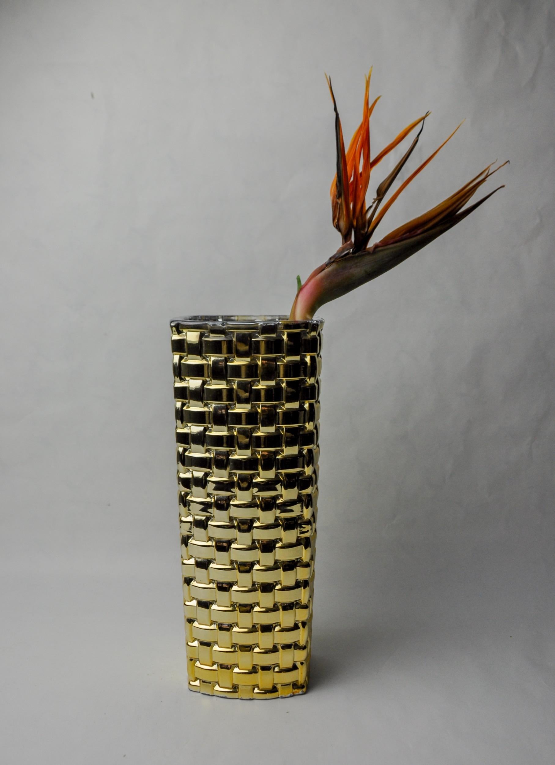 Superb and large golden bamboo effect glass vase designed and produced by Nachtmann in Germany in the 1980s. Very beautiful decorative object. Perfect state of conservation without missing or chipping. Ref: 1197.