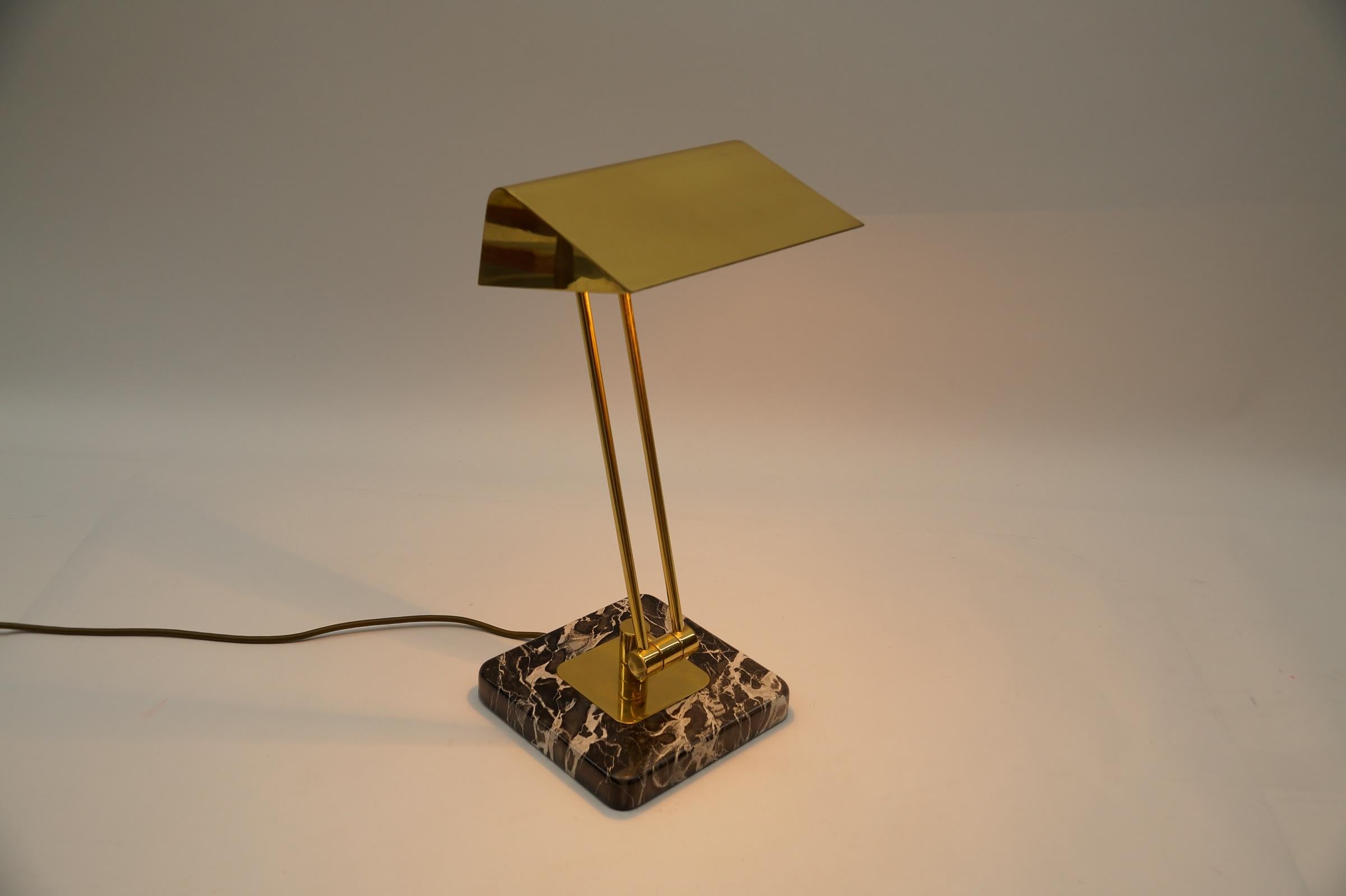 Mid-Century Modern Golden Bankers Table Lamp on Marble Foot, 1960s For Sale