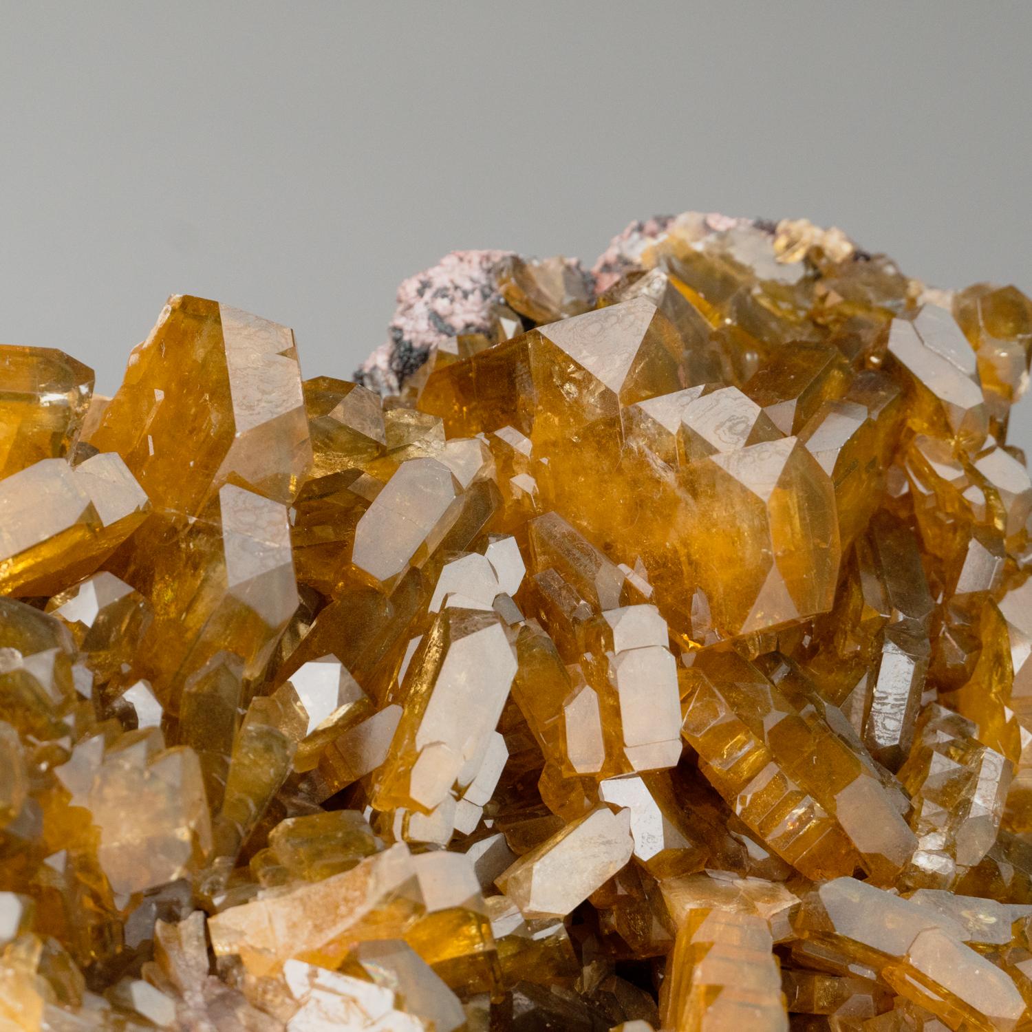 Cristales dorados de barita del condado de Nandan, Hechi, Guangxi, China Siglo XXI y contemporáneo en venta