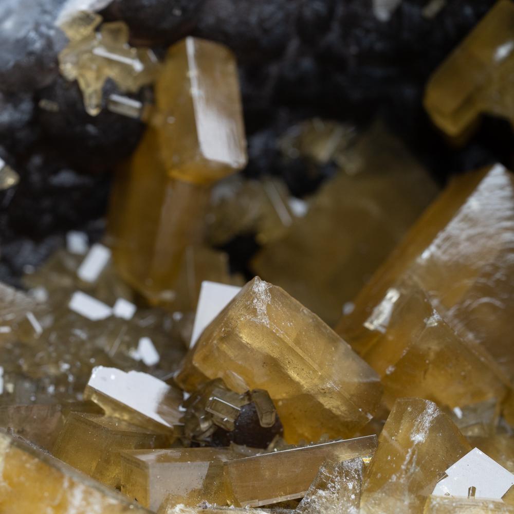 Chinois Barite dorée et fluorine de Lushi, province de Henan, Chine (4,25 livres) en vente