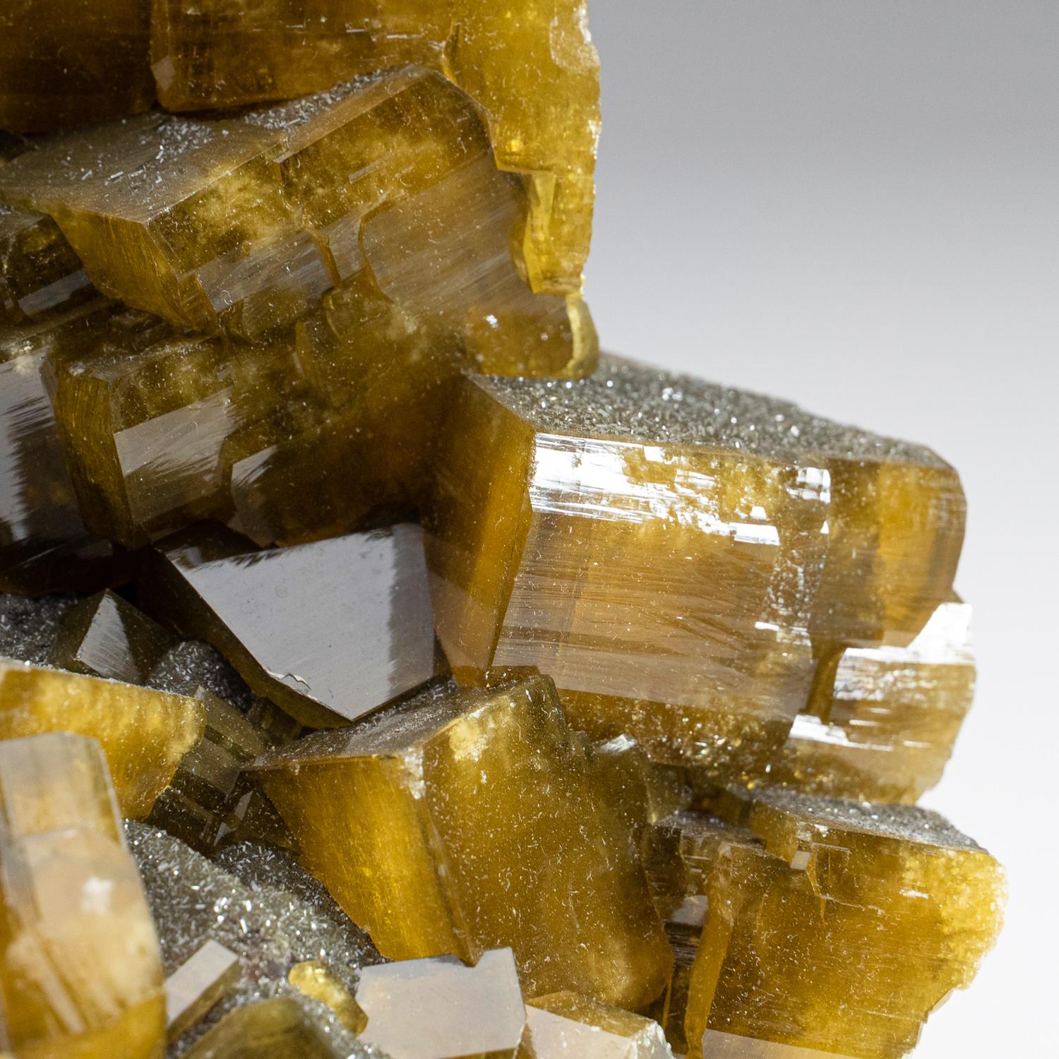Barite dorata con cristalli di Marcasite dalla contea di Nandan, Hechi, Guangxi, Cina in vendita 1