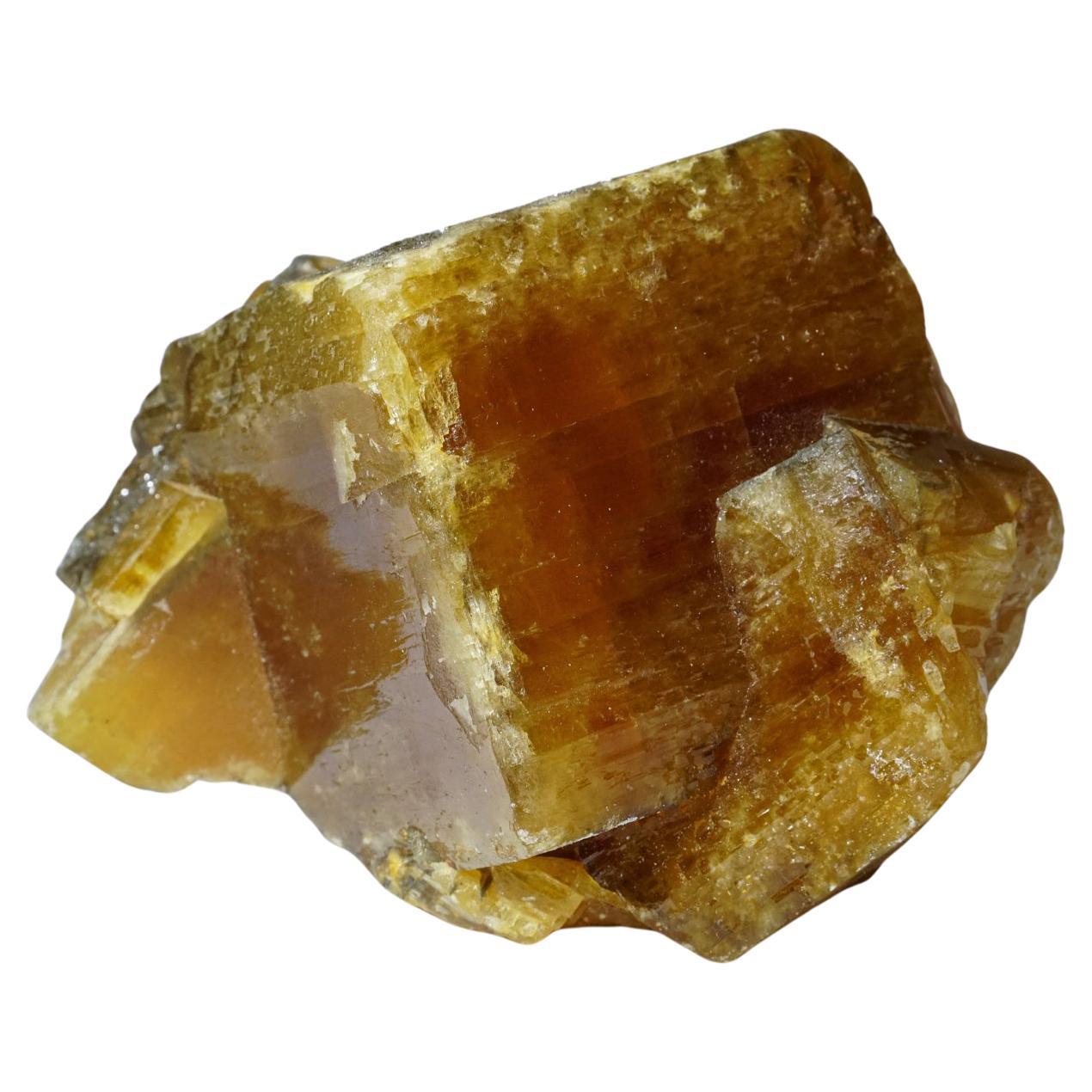 Barita dorada con cristales de marcasita del condado de Nandan, Hechi, Guangxi, China.