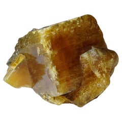 Barita dorada con cristales de marcasita del condado de Nandan, Hechi, Guangxi, China.