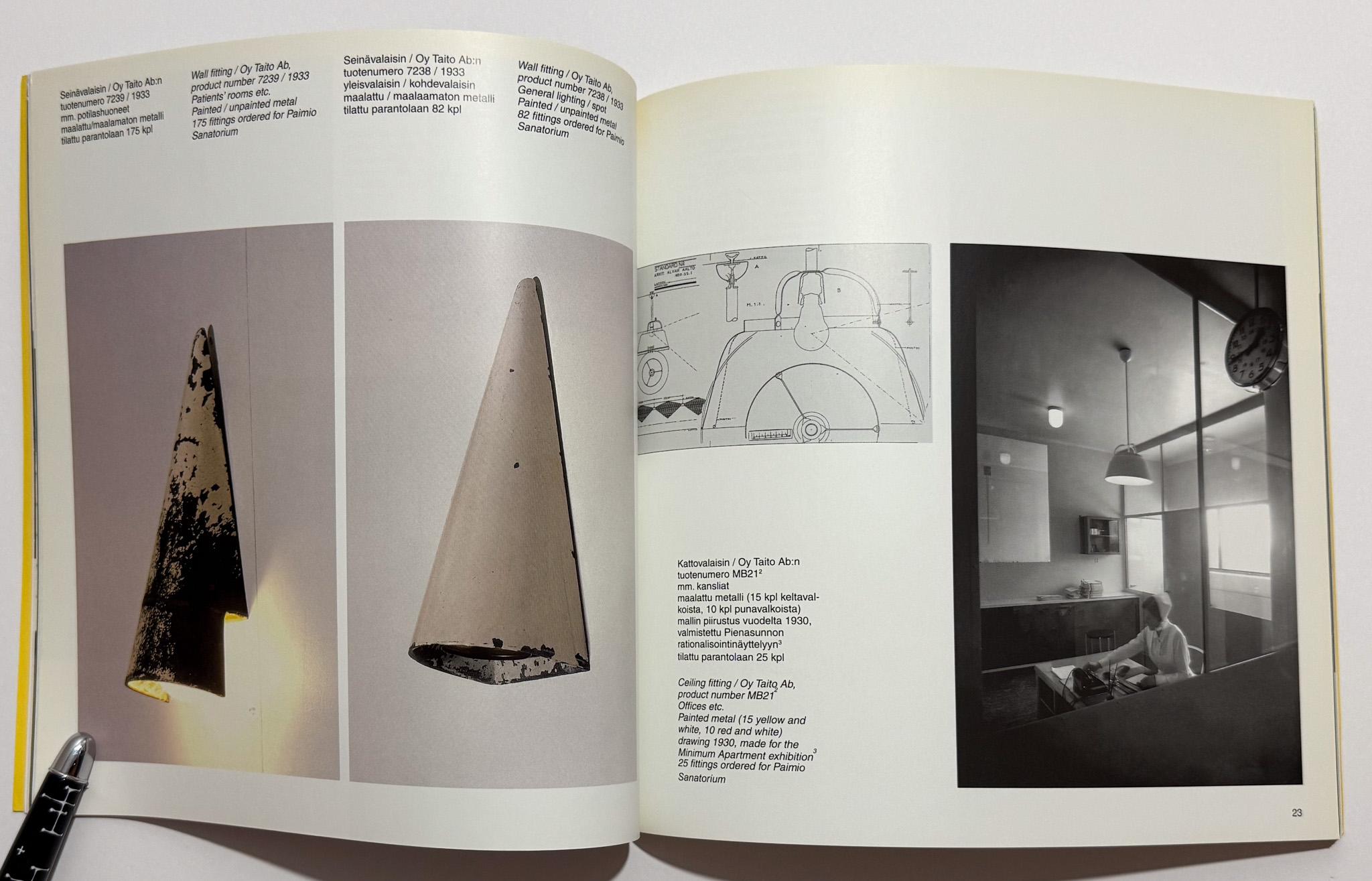 Goldene Glocke und Bienenstock: Von Alvar und Aino Aalto entworfene Beleuchtungskörper (Skandinavische Moderne) im Angebot