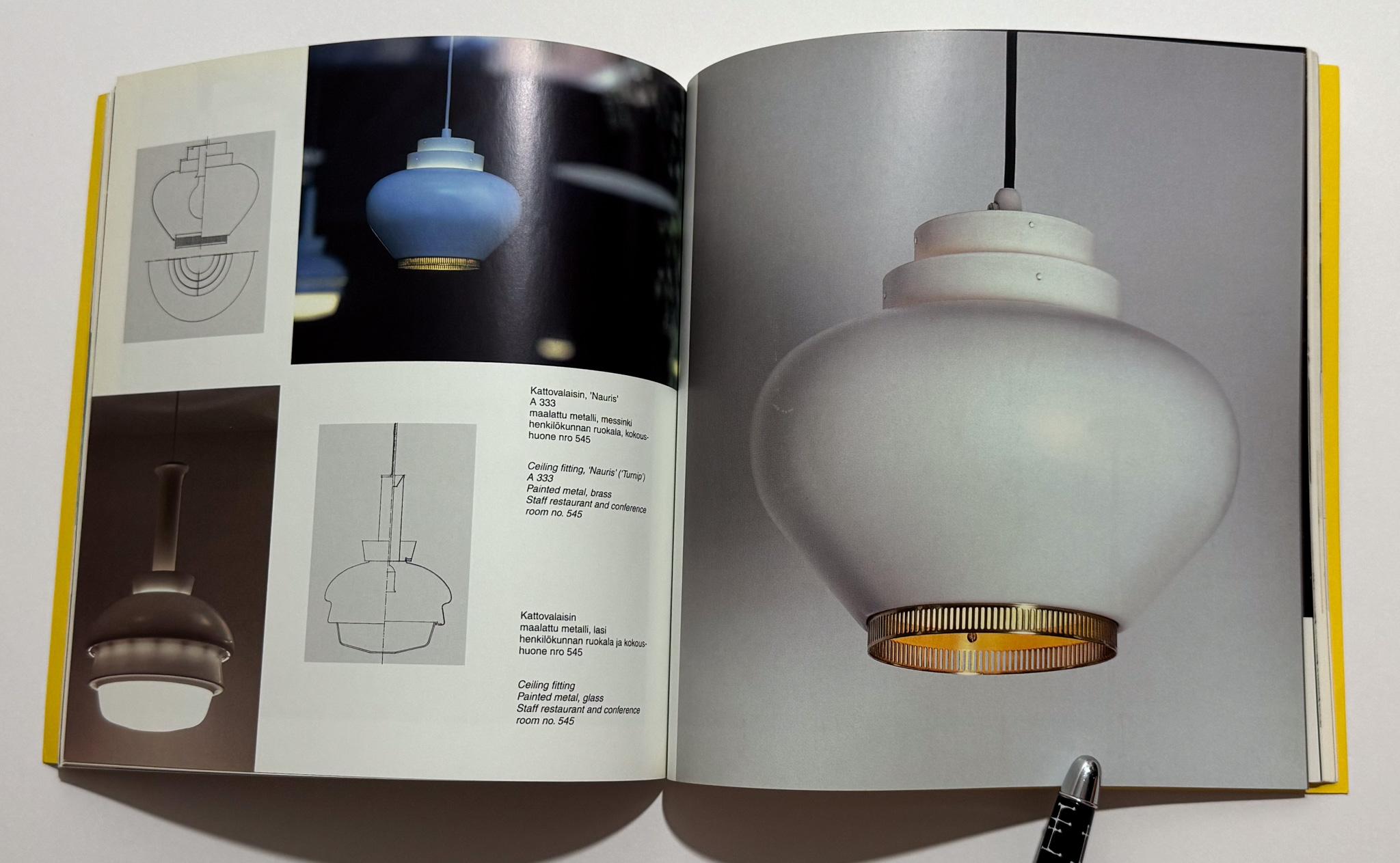 Goldene Glocke und Bienenstock: Von Alvar und Aino Aalto entworfene Beleuchtungskörper (21. Jahrhundert und zeitgenössisch) im Angebot