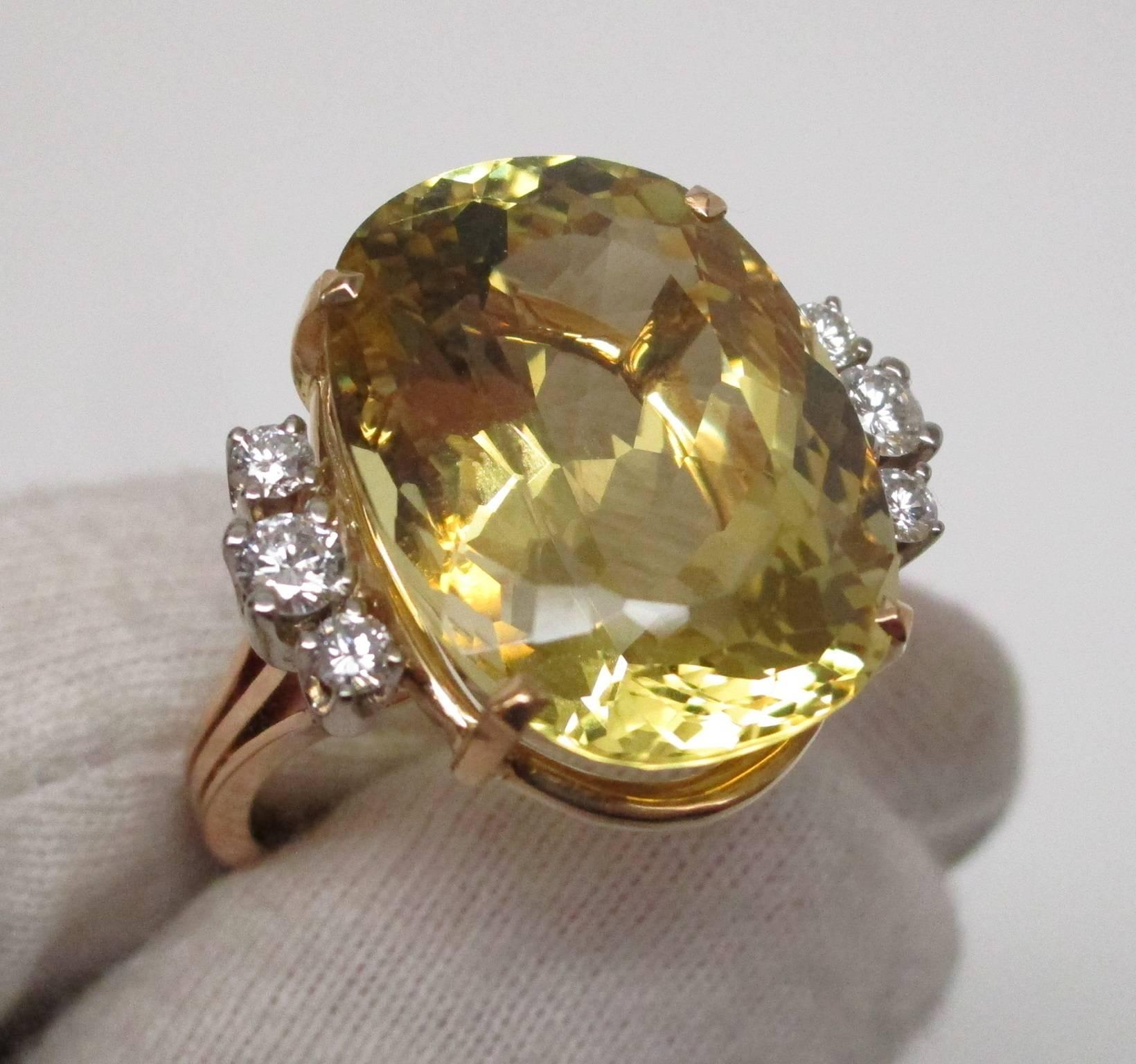 Contemporary Golden Beryl and Diamond 18 Karat Yellow Gold Ring