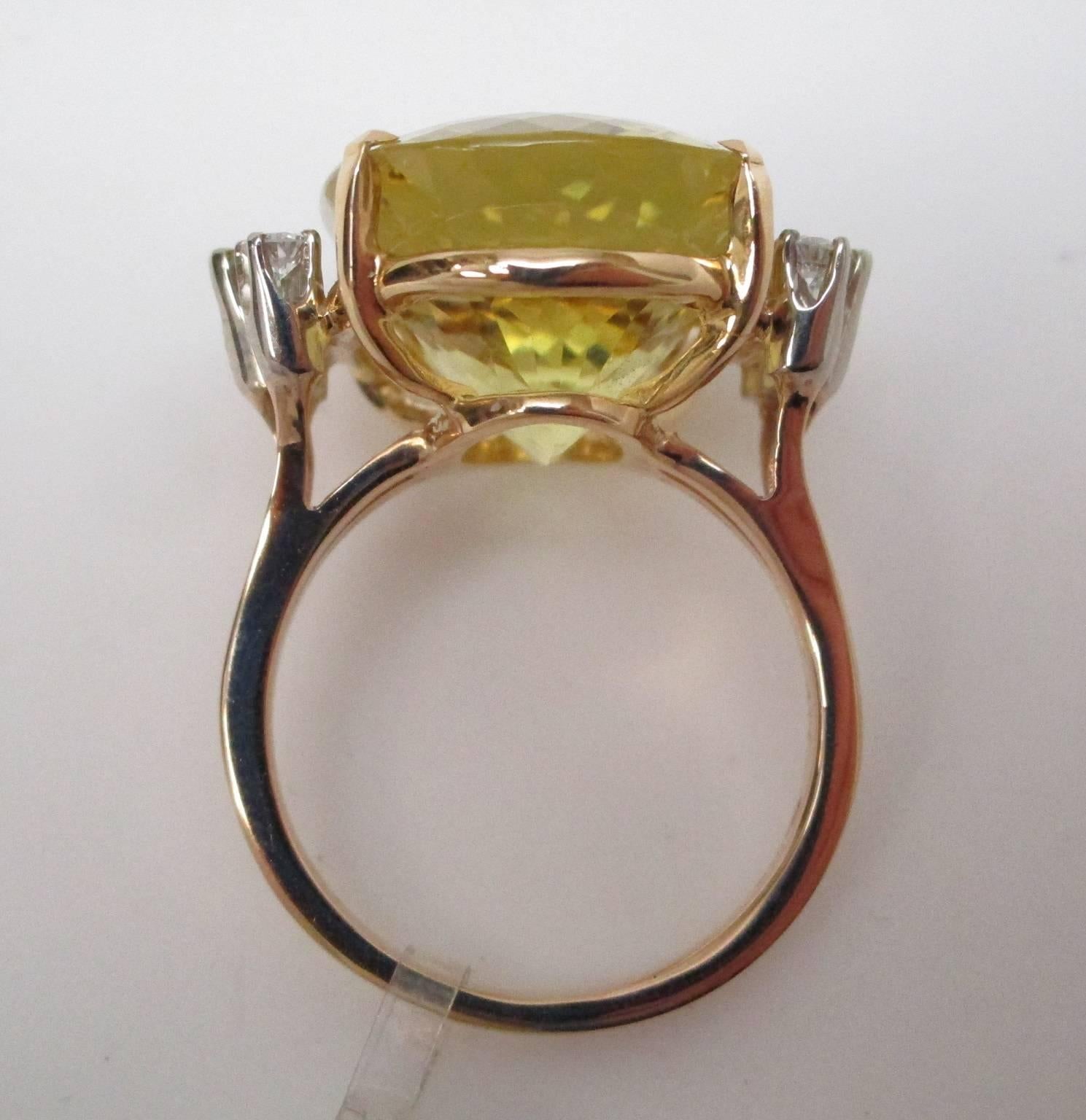 Golden Beryl and Diamond 18 Karat Yellow Gold Ring In Excellent Condition In Lexington, KY