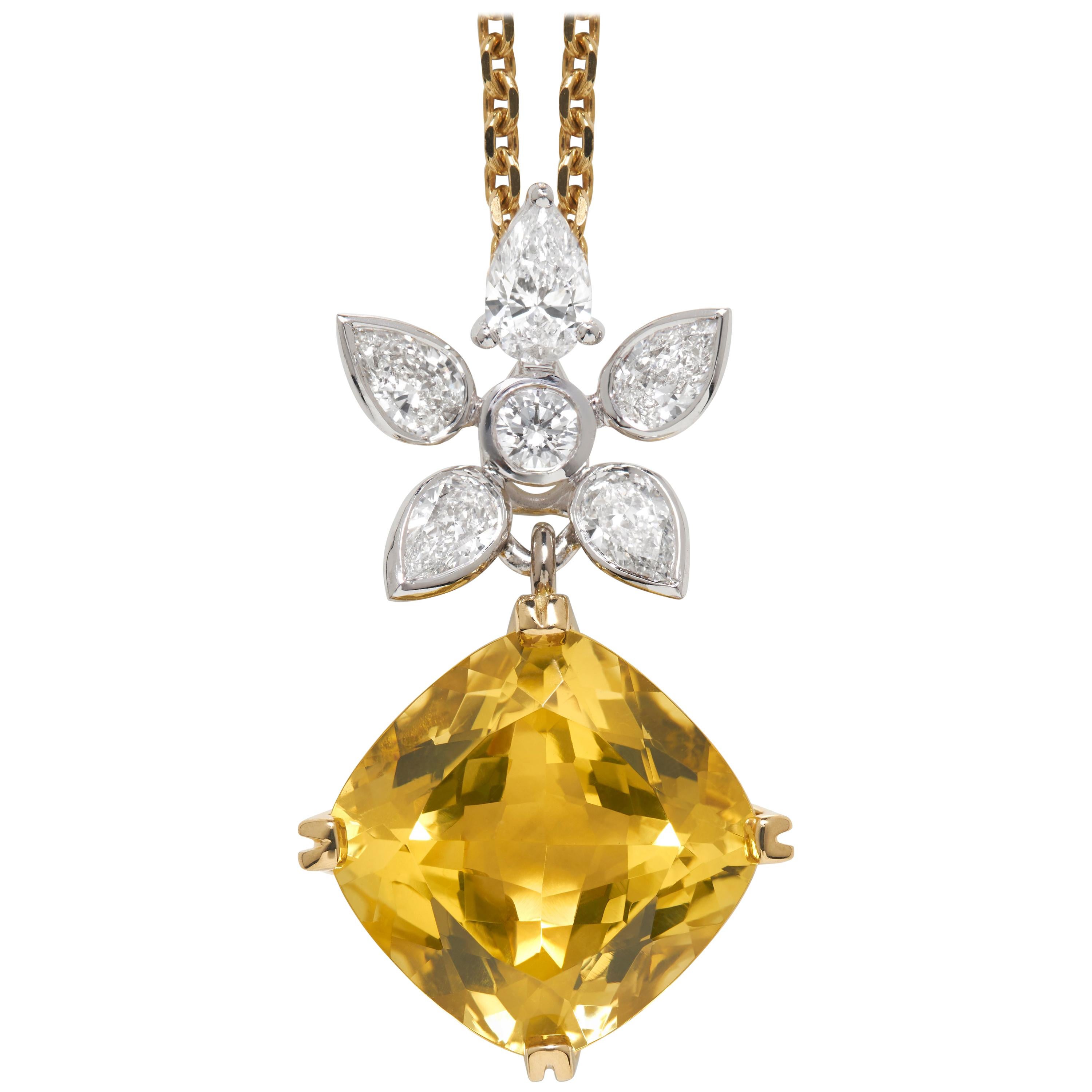 18 Carat Gold Golden Beryl And White Diamond Pendant Necklace For Sale 