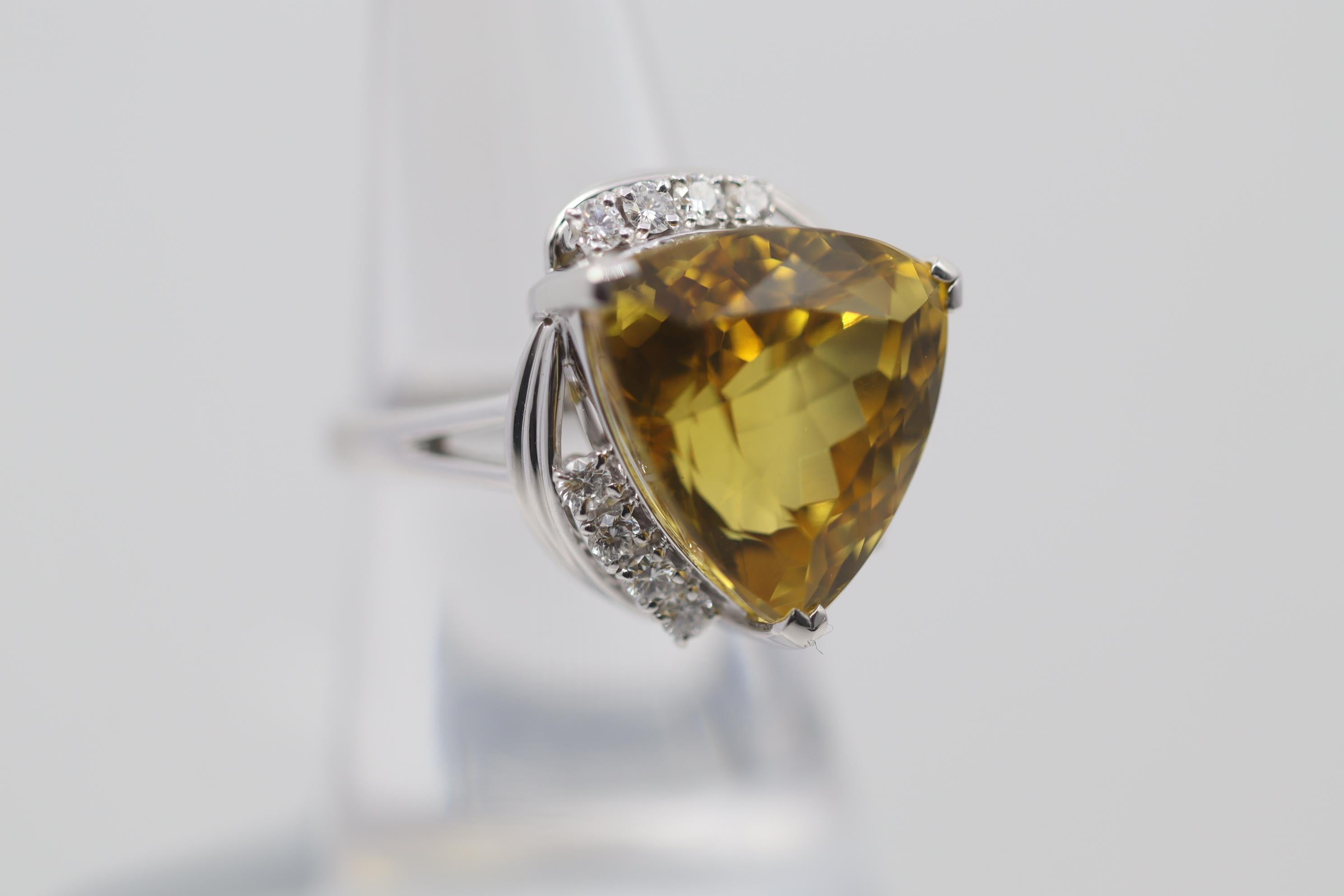 Platinring mit goldenem Beryll und Diamant im Zustand „Neu“ im Angebot in Beverly Hills, CA