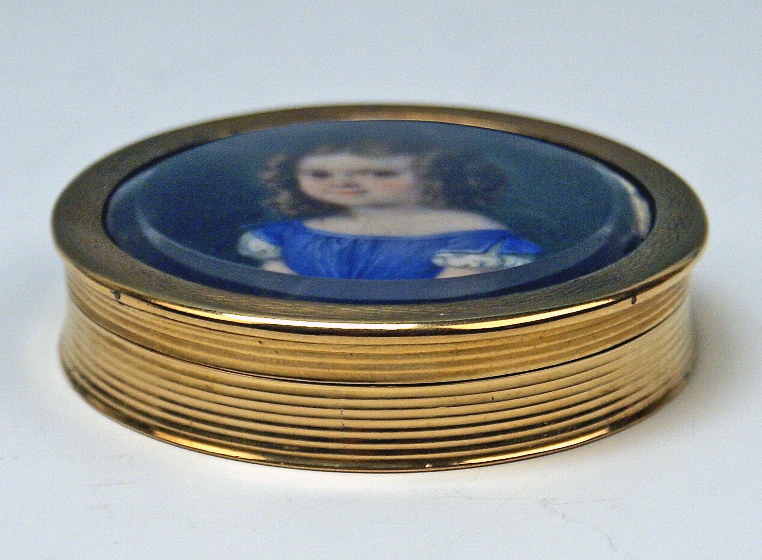 Austrian Golden 750 Biedermeier Box Painting Portrait of Little Girl Vienna Made 1828 For Sale