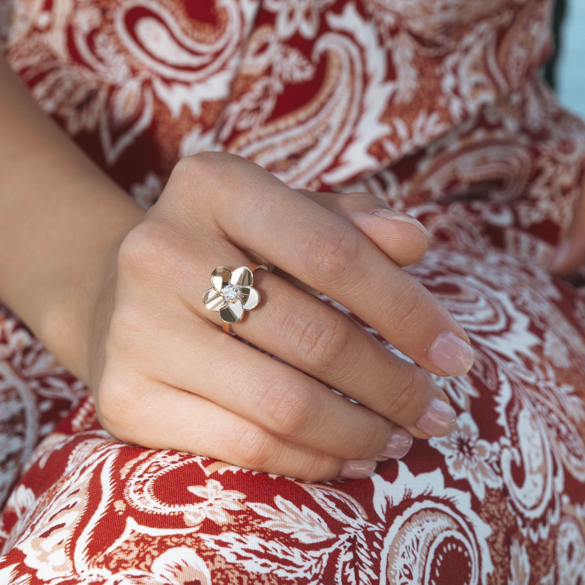 The Golden Blossom Solid Gold Ring features a graceful floral-inspired silhouette designed to embody elegance and timeless beauty. Handcrafted from solid gold, the ring is set with a brilliant-cut white gemstone at its center, adding a soft, refined