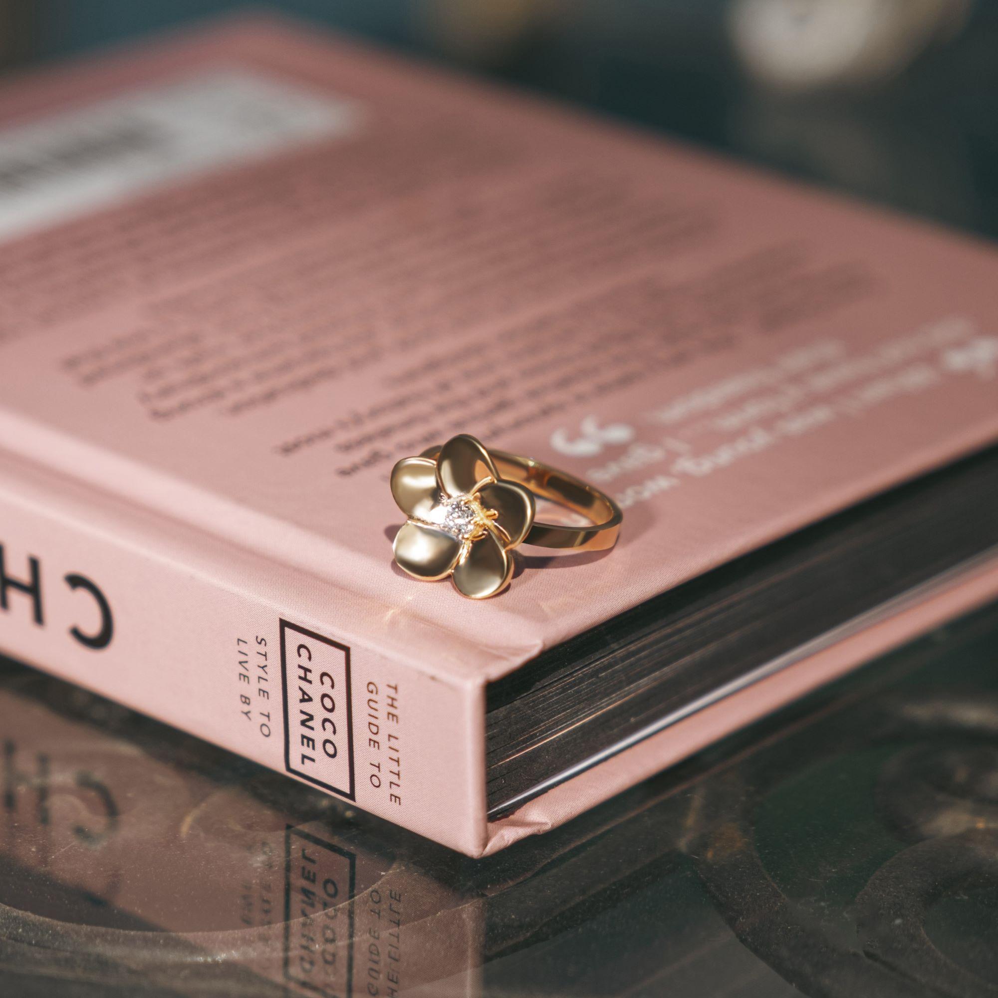 Contemporary Golden Blossom 14K Gold Statement Ring with Brilliant-Cut Gemstone, Floral Ring For Sale