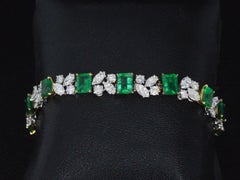 Golden Bracelet with Diamonds and Emeralds
