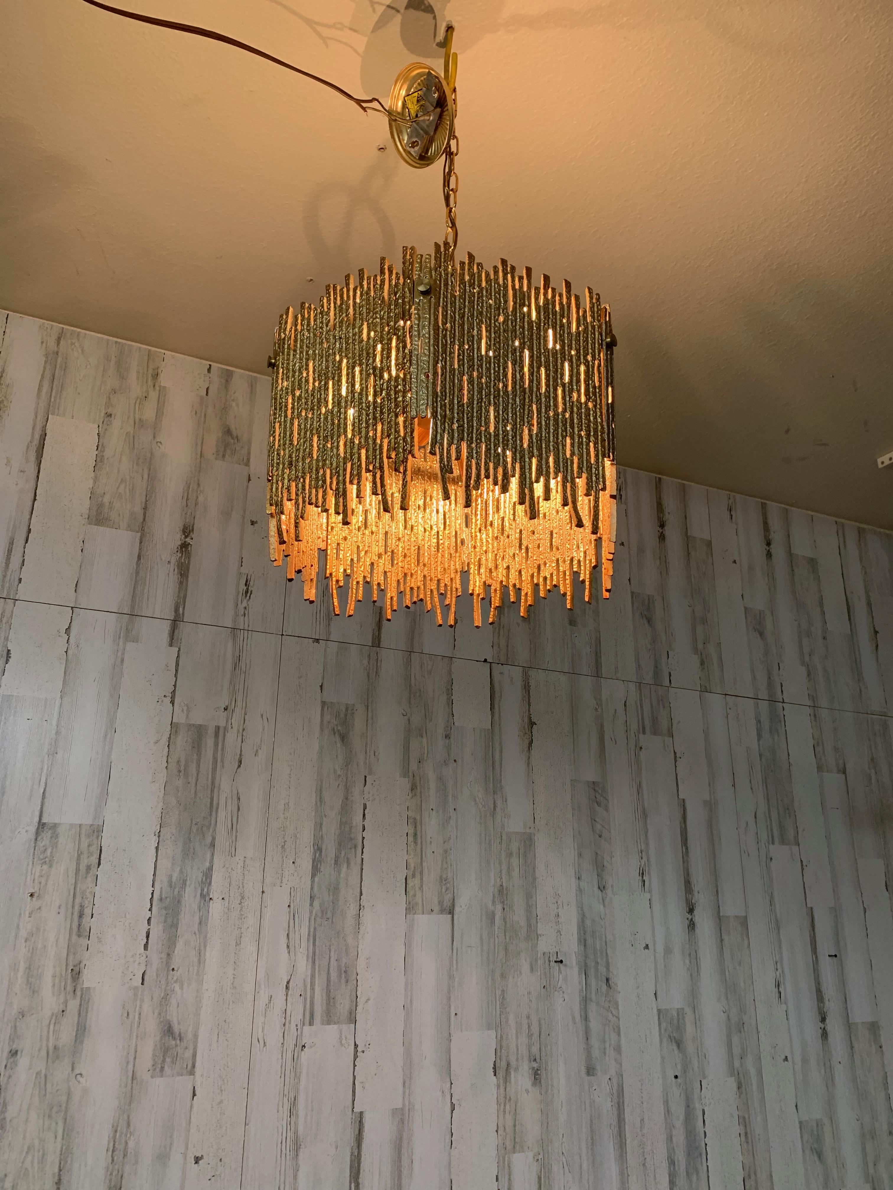 Brutalisme Pendentif brutaliste en laiton doré de Moe Lighting en vente