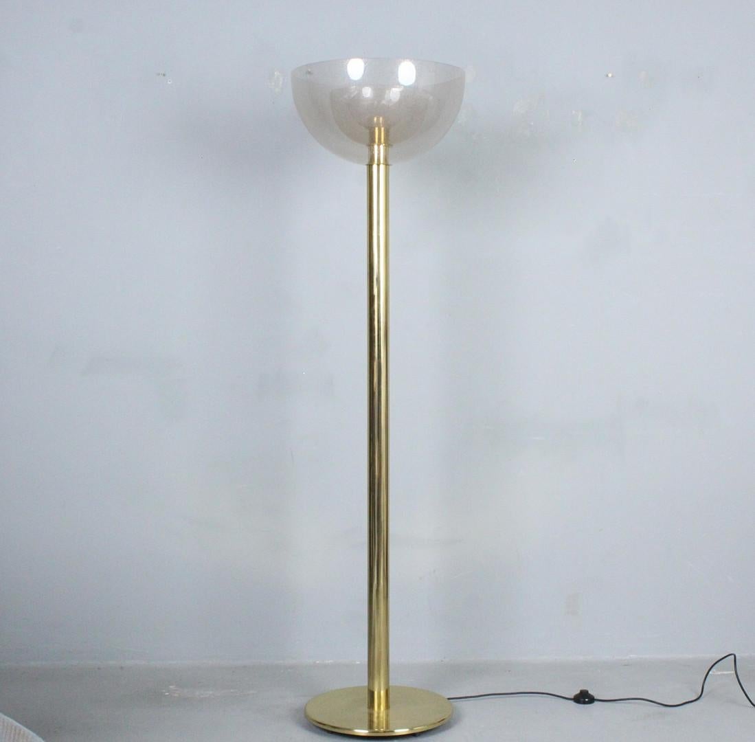 Lampadaire Carlo Nason avec 3 demi-sphères en verre bullé doré Bon état - En vente à PARIS, FR