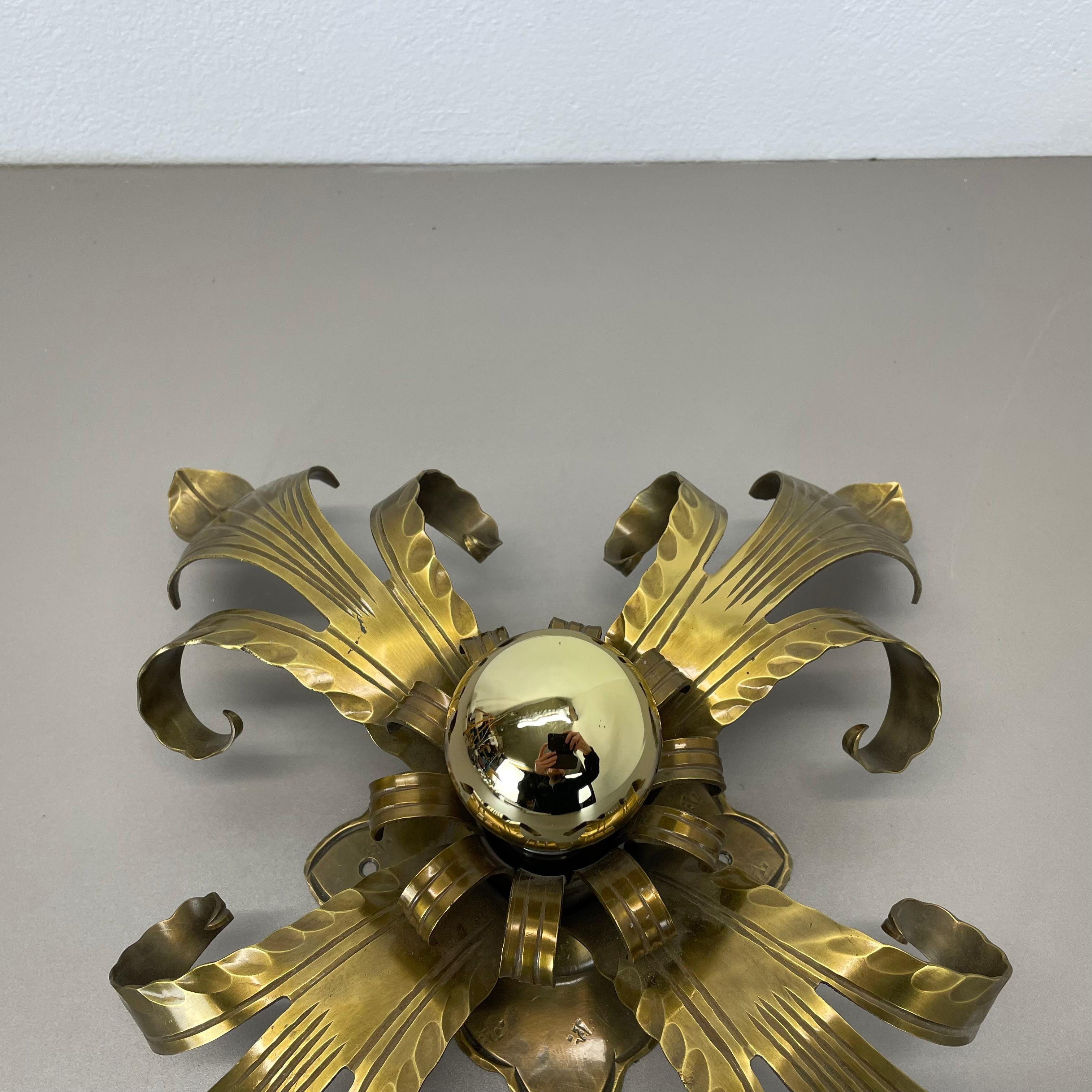 Golden brass Florentiner Leaf Theatre Wall Ceiling Light Sconce, Italy, 1960s For Sale 3