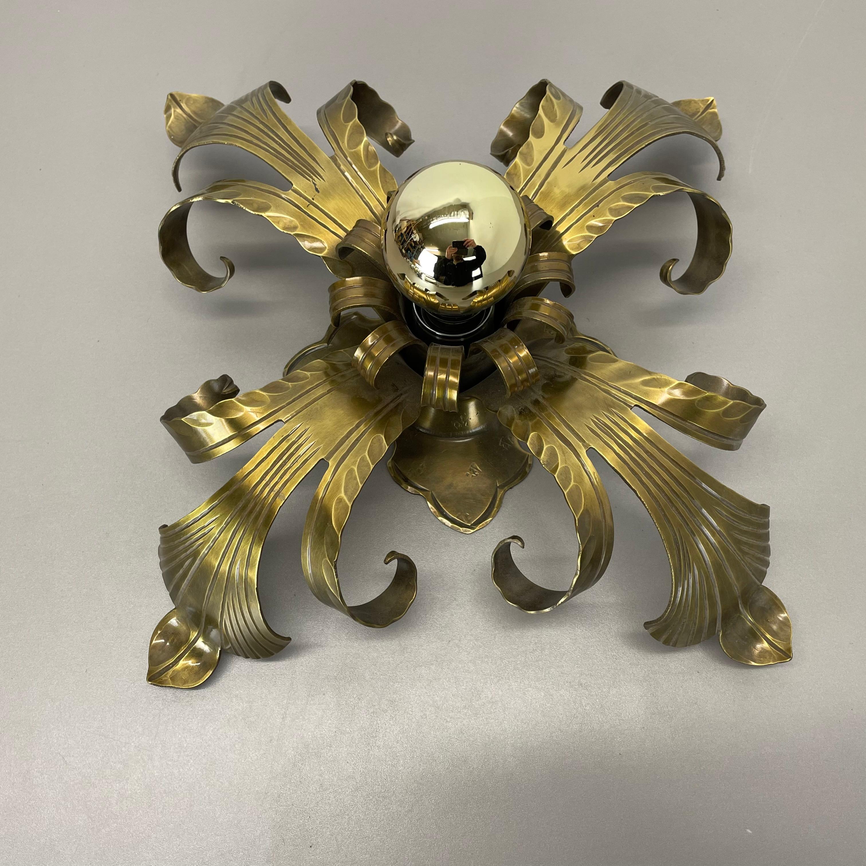 Golden brass Florentiner Leaf Theatre Wall Ceiling Light Sconce, Italy, 1960s For Sale 4