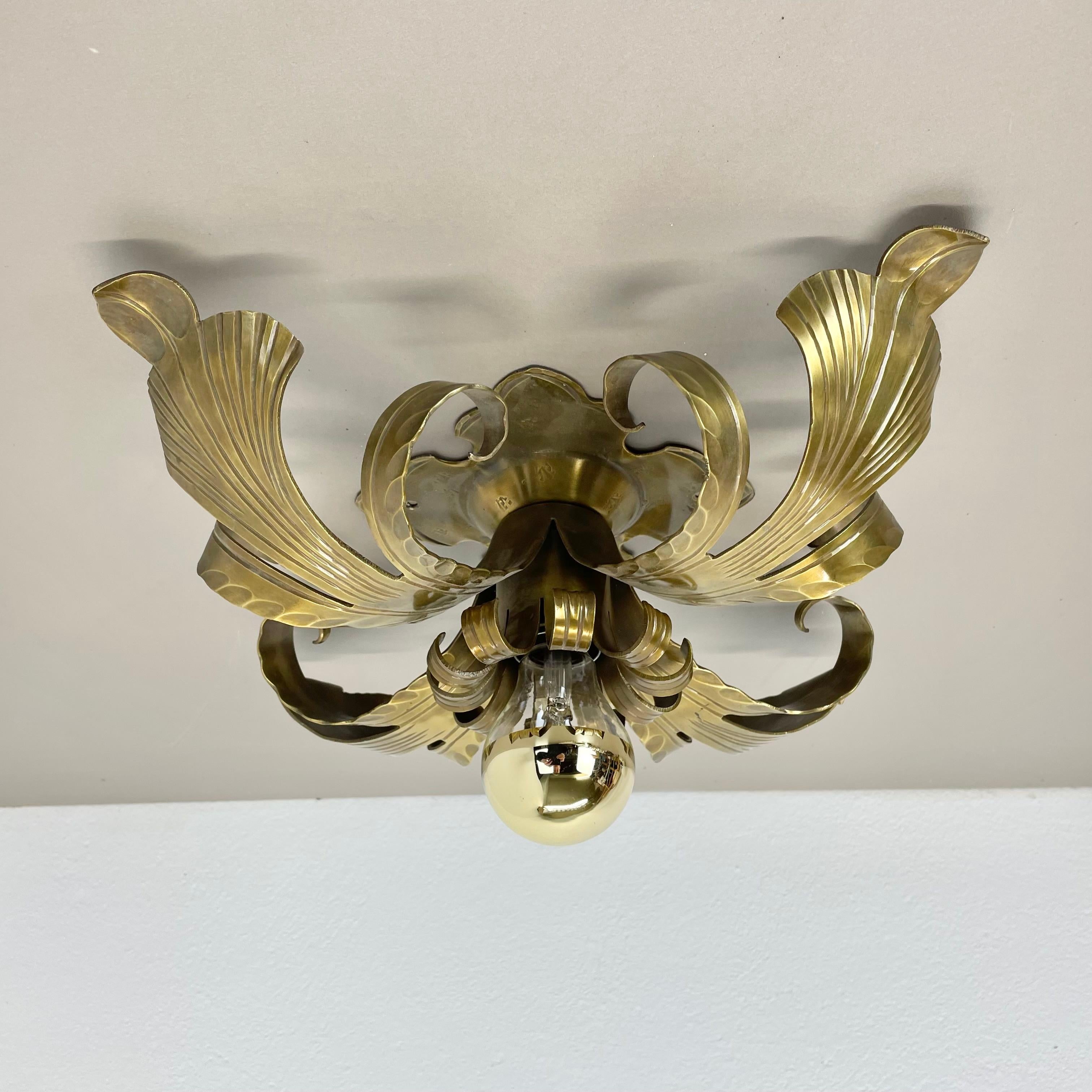 Mid-Century Modern Golden brass Florentiner Leaf Theatre Wall Ceiling Light Sconce, Italy, 1960s For Sale