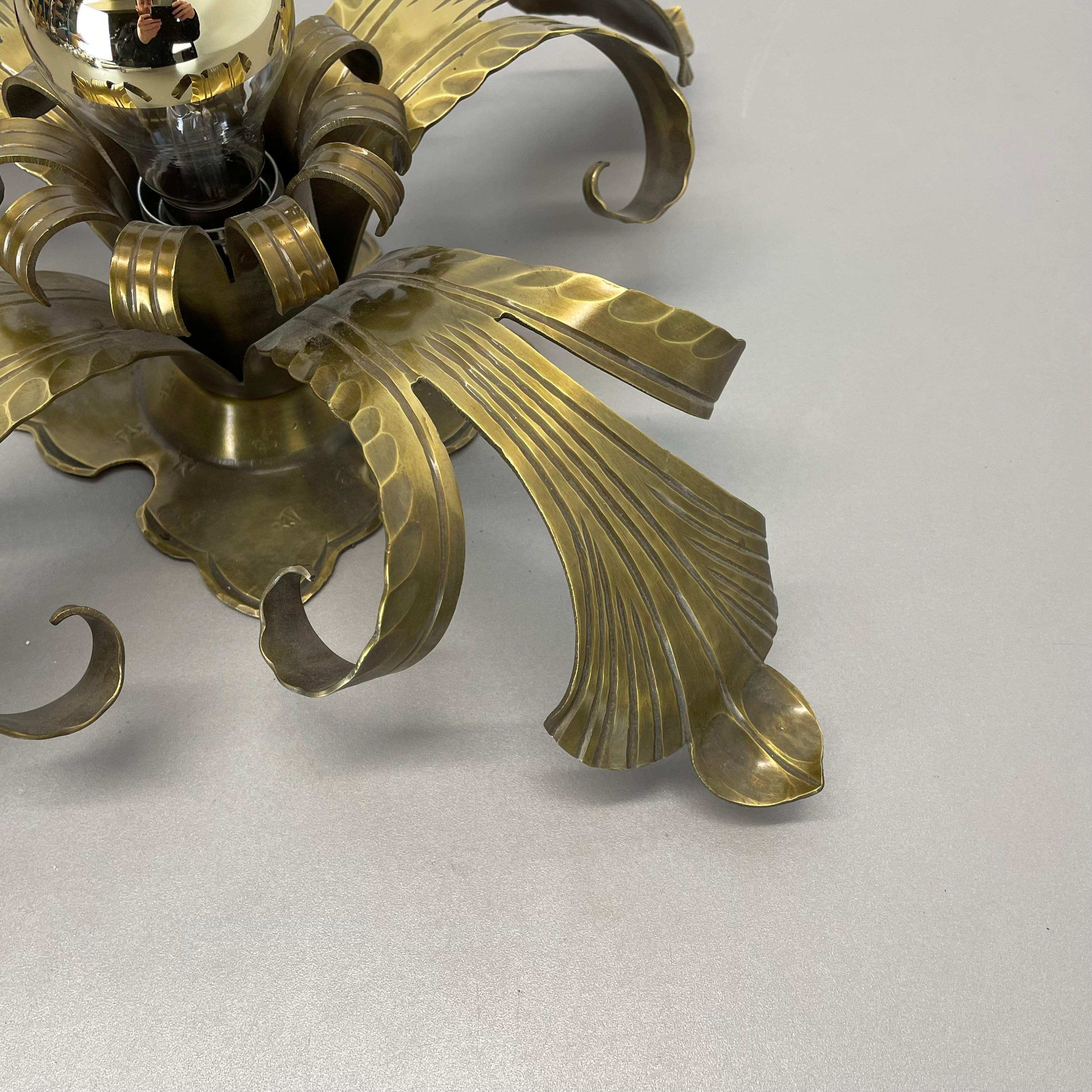 20th Century Golden brass Florentiner Leaf Theatre Wall Ceiling Light Sconce, Italy, 1960s For Sale