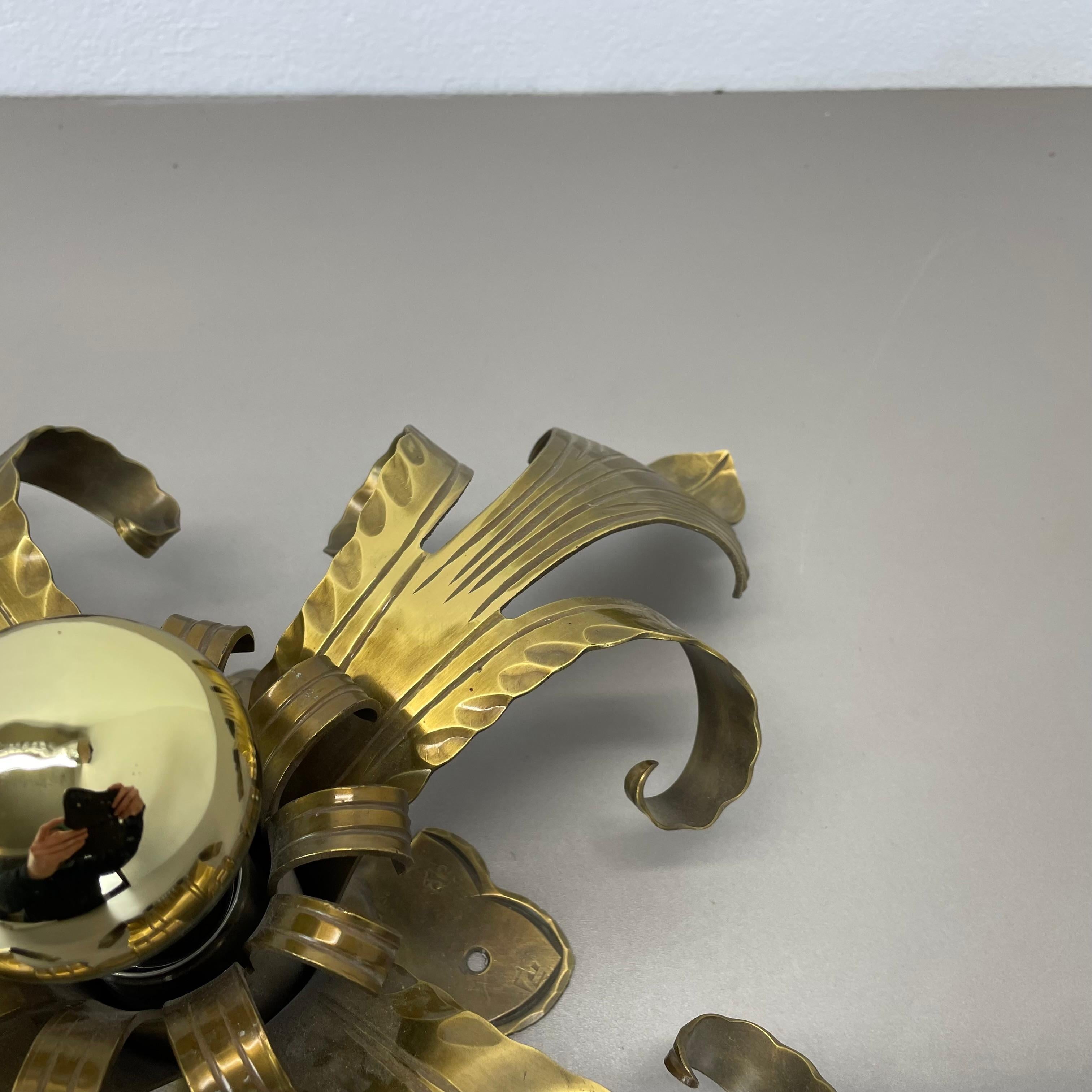 Metal Golden brass Florentiner Leaf Theatre Wall Ceiling Light Sconce, Italy, 1960s For Sale