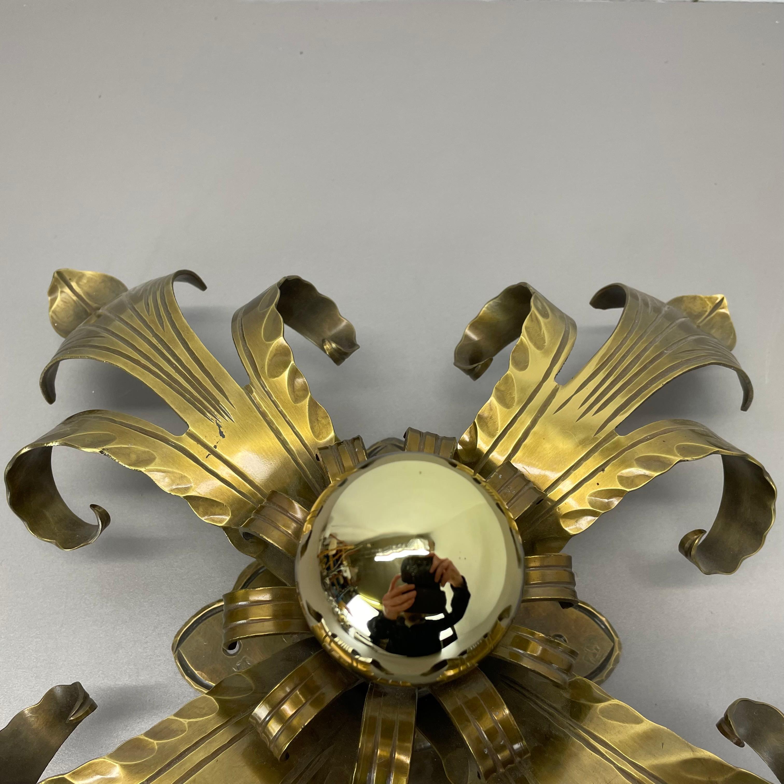 Golden brass Florentiner Leaf Theatre Wall Ceiling Light Sconce, Italy, 1960s For Sale 2