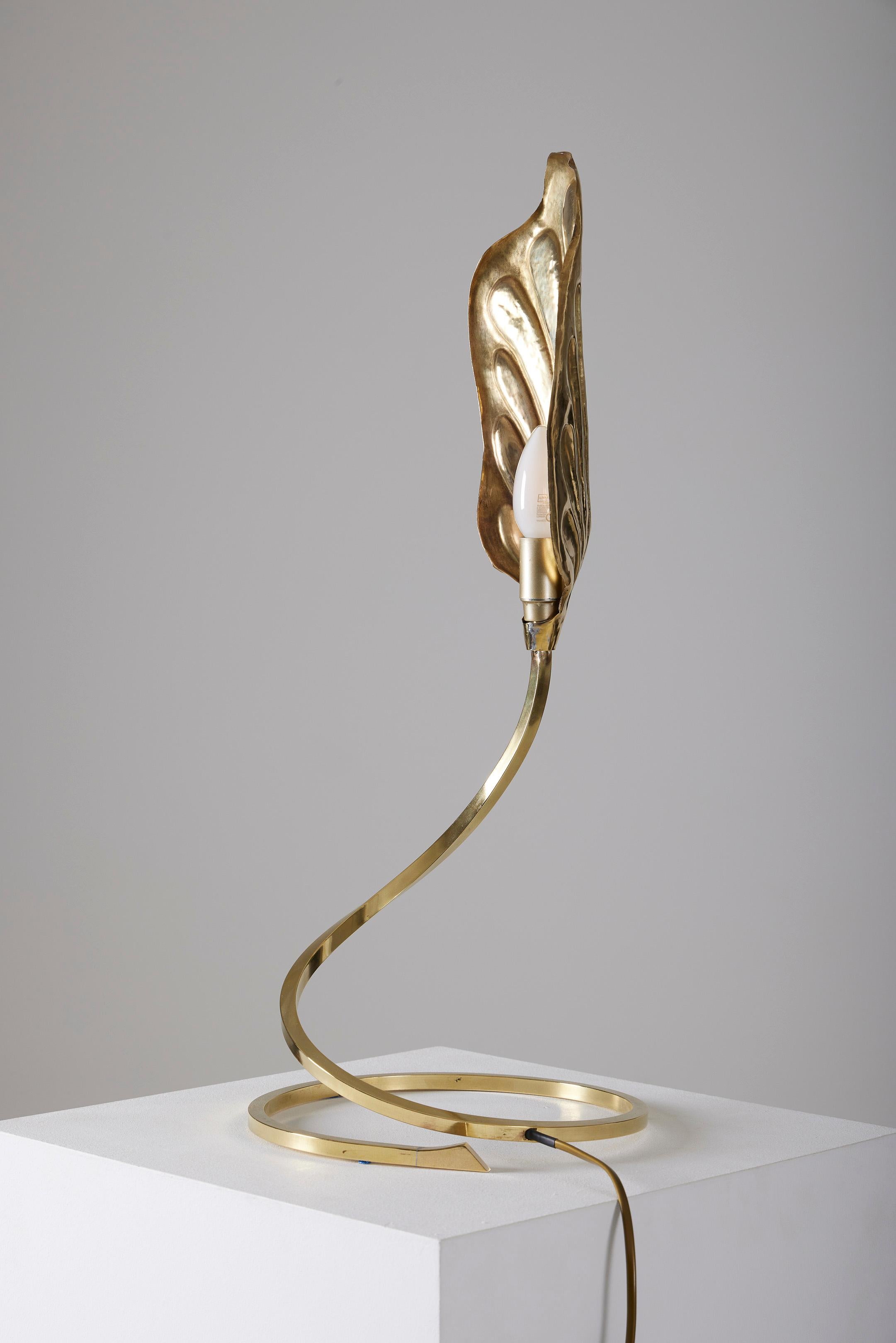 Goldene Lampe aus Messing von Tommaso Barbi im Zustand „Hervorragend“ im Angebot in PARIS, FR