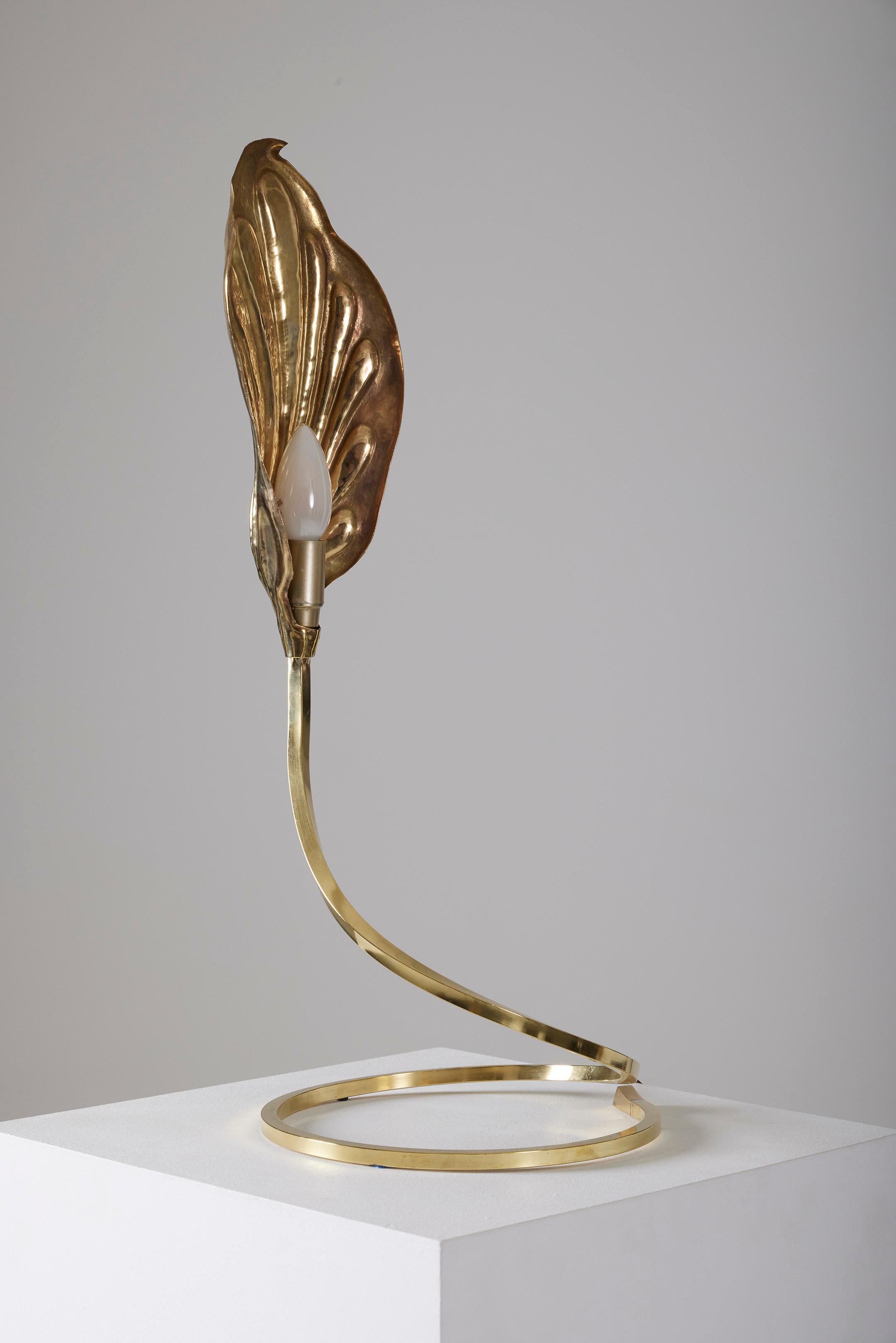 Goldene Lampe aus Messing von Tommaso Barbi im Angebot 2