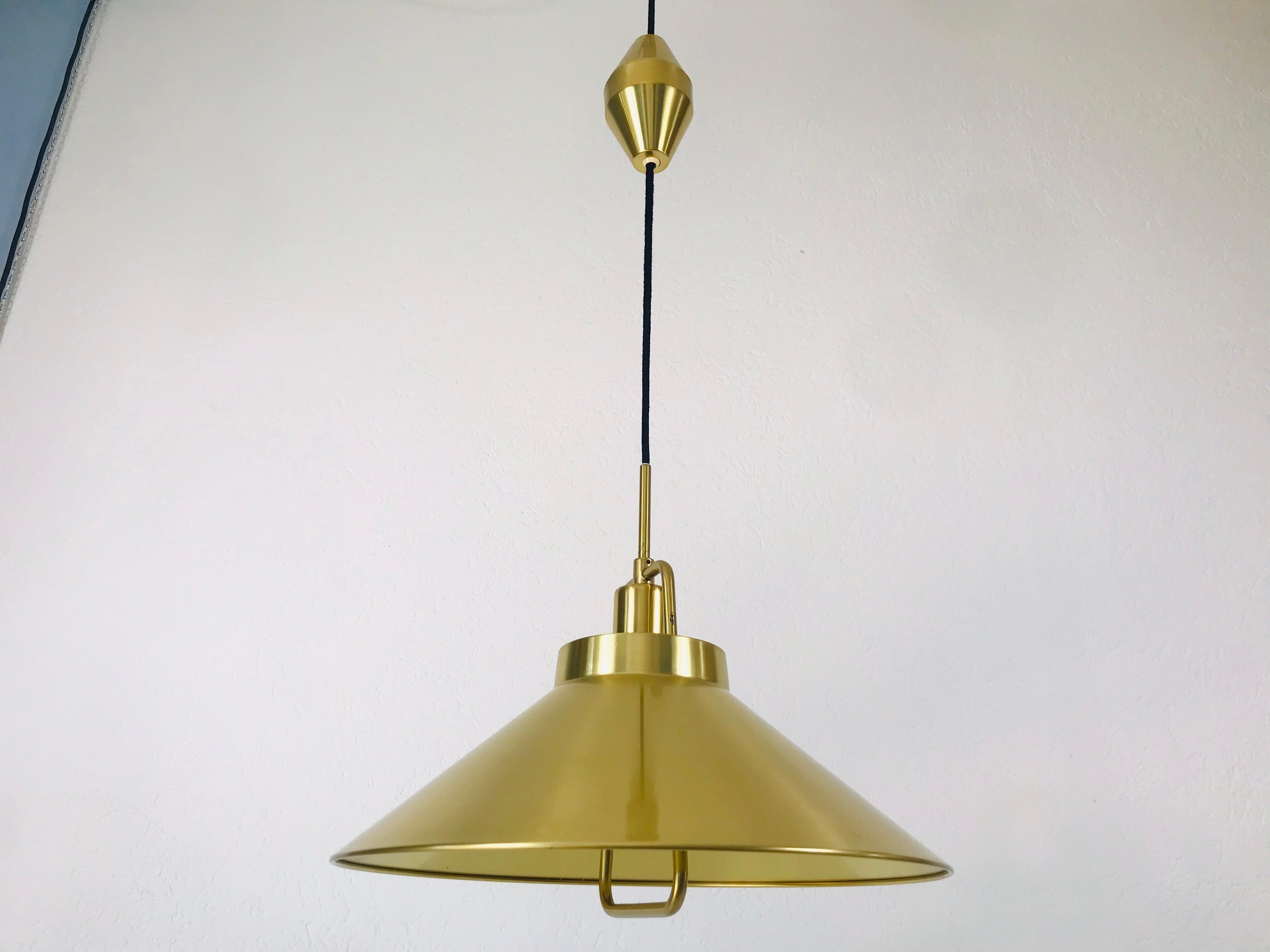 Gold pendant lamp by Fritz Schlägel made in Denmark in the 1970s. It is made from thin aluminium and brass

The light requires one E27 light bulb. Very good vintage condition.

Free worldwide standard shipping. Express shipping on request.
  
