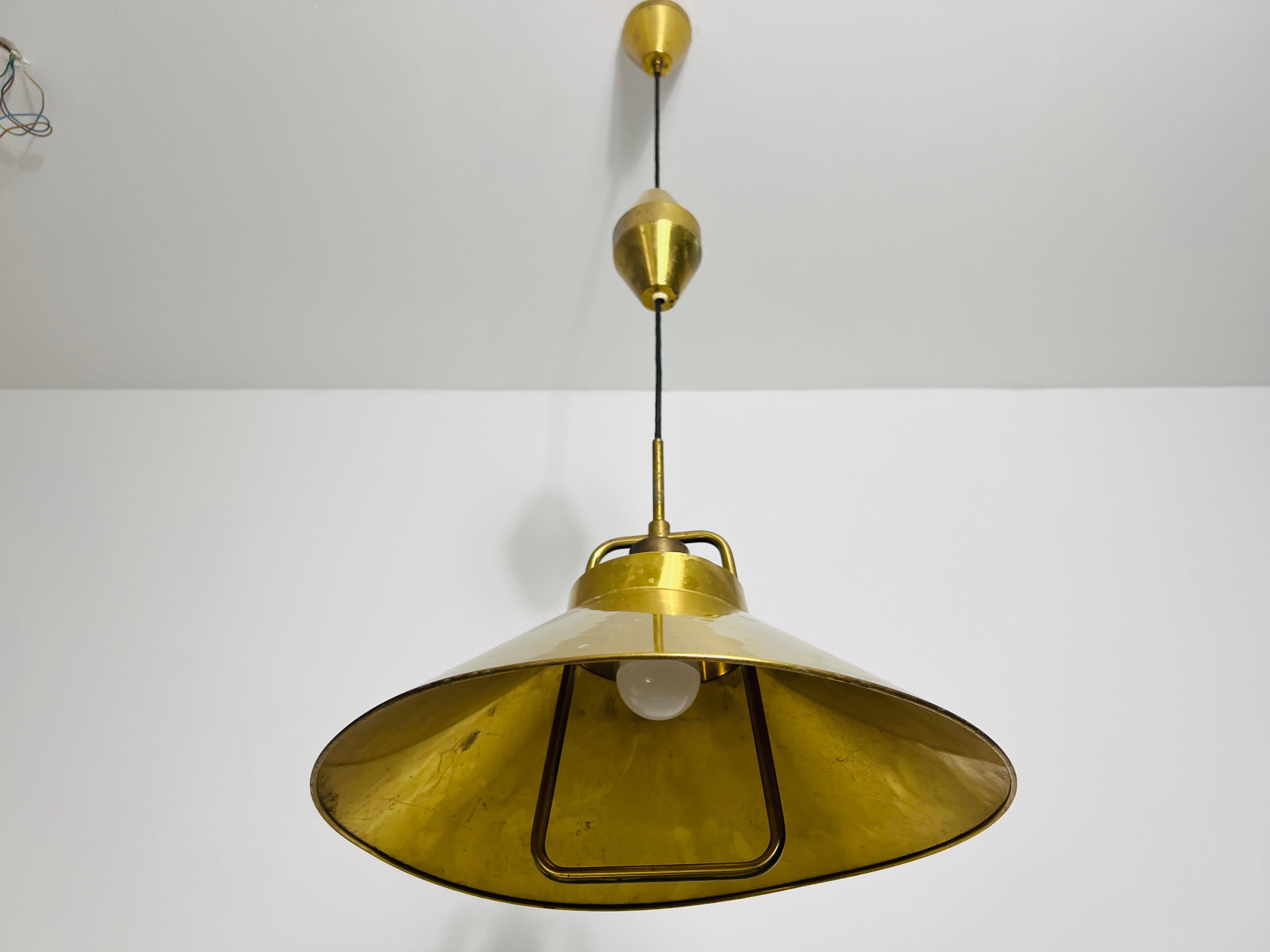 Danese Lampada a sospensione in ottone dorato di Fritz Schlägel per Lyfa, anni '70 in vendita