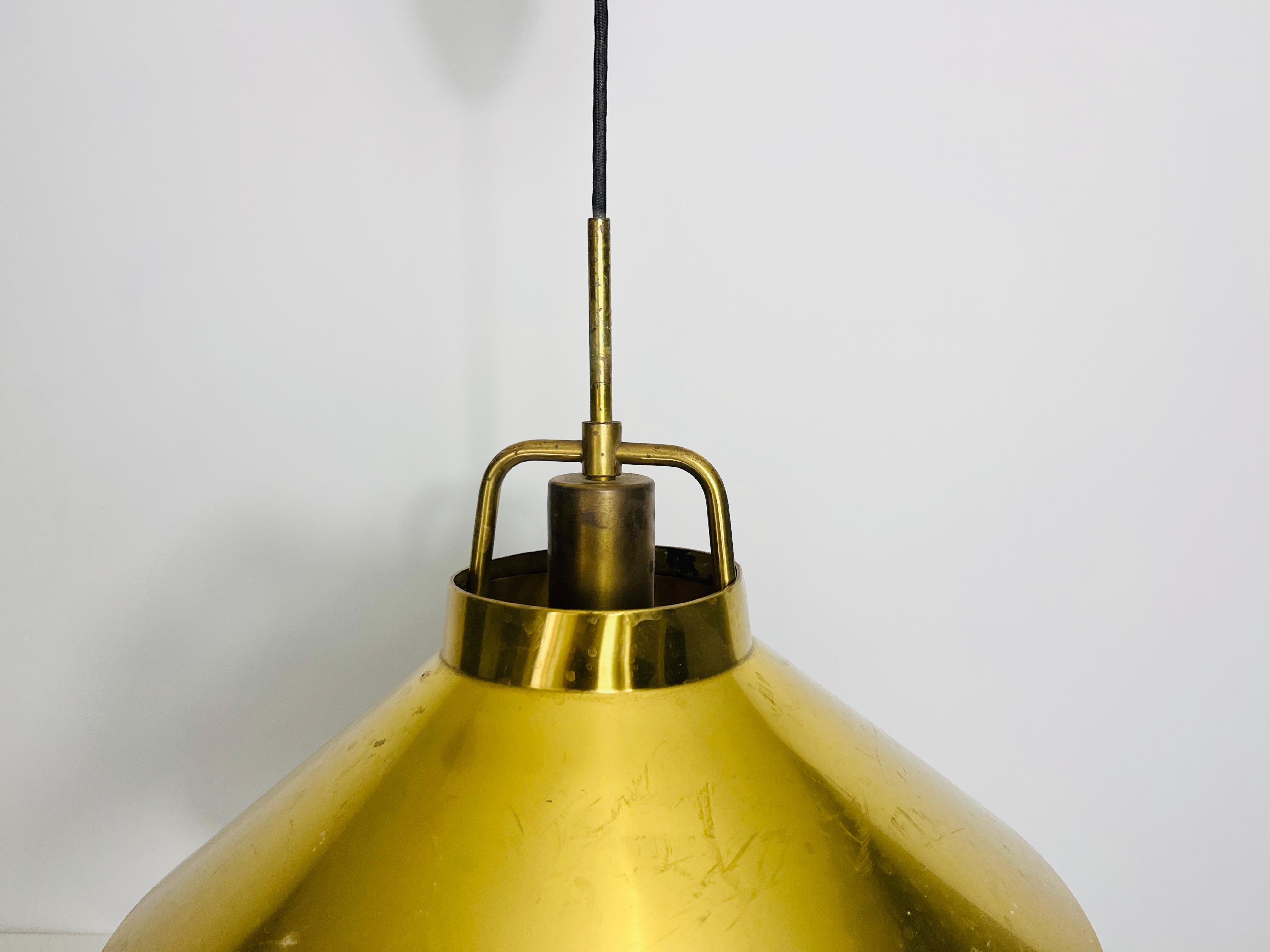 Lampada a sospensione in ottone dorato di Fritz Schlägel per Lyfa, anni '70 in vendita 1