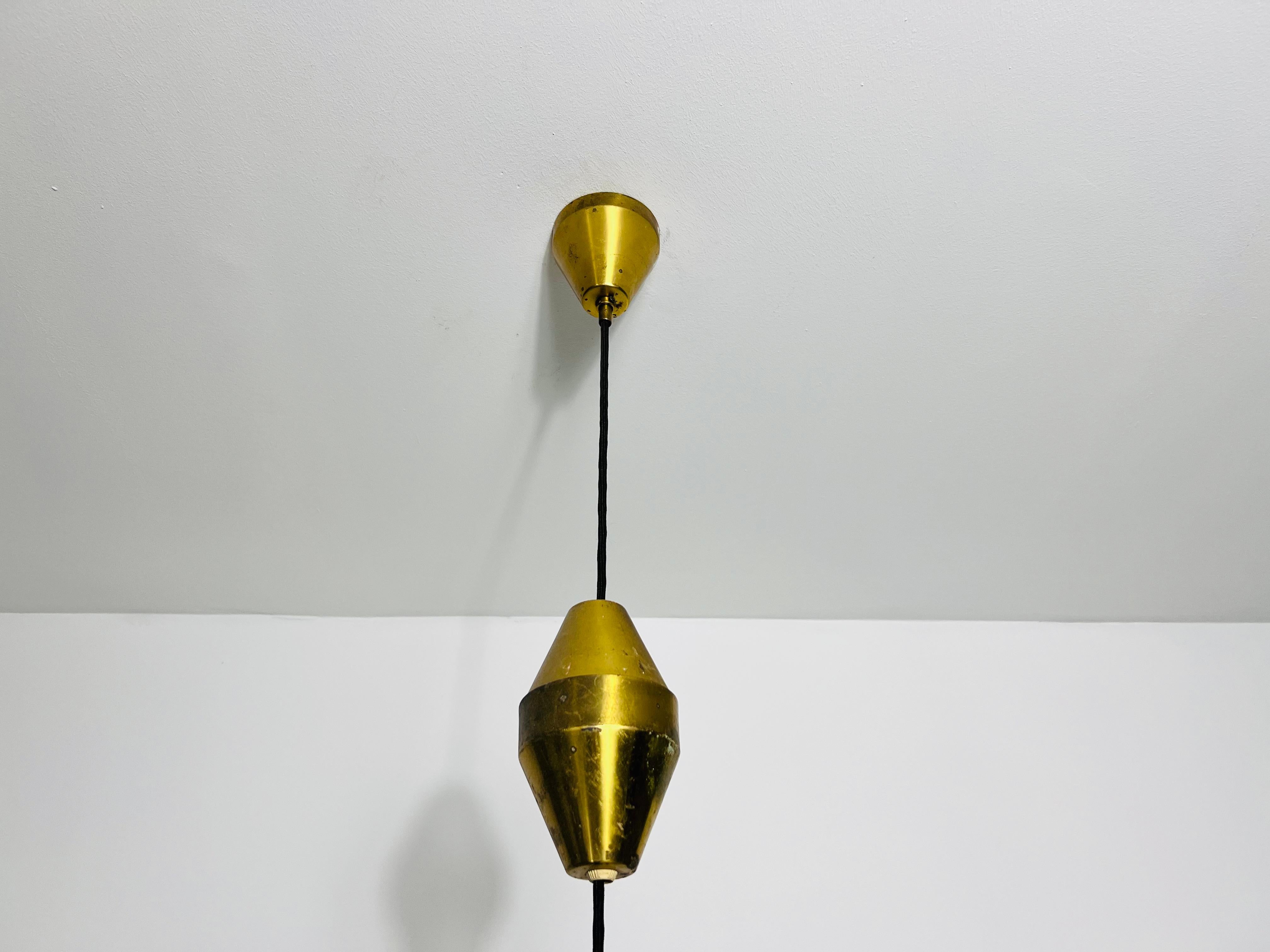 Lampada a sospensione in ottone dorato di Fritz Schlägel per Lyfa, anni '70 in vendita 2