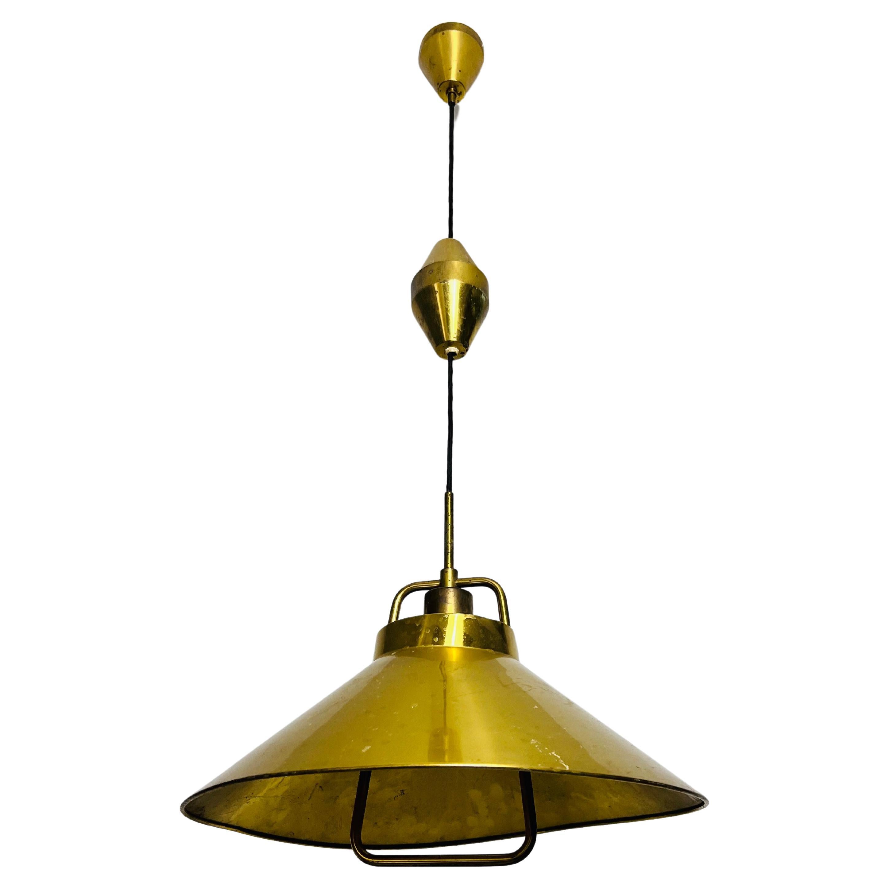 Lampada a sospensione in ottone dorato di Fritz Schlägel per Lyfa, anni '70 in vendita