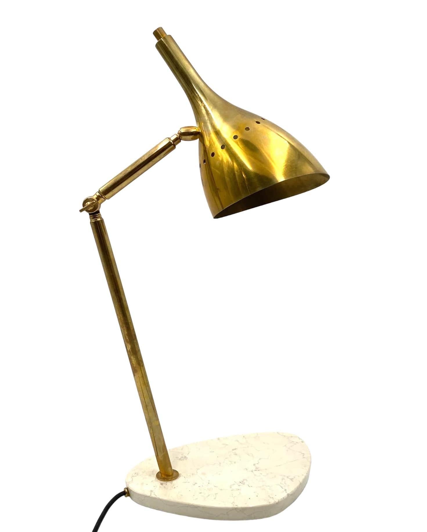 Golden Brass Table / Desk Lamp with Carrara Marble Base, Italy, circa 1980 For Sale 5