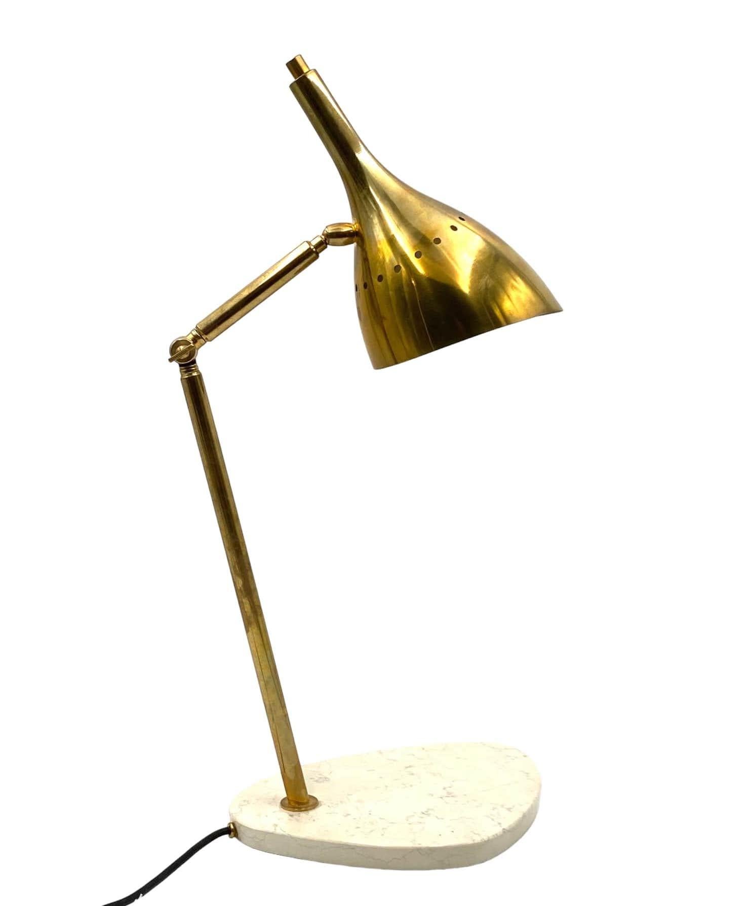 Golden Brass Table / Desk Lamp with Carrara Marble Base, Italy, circa 1980 For Sale 8