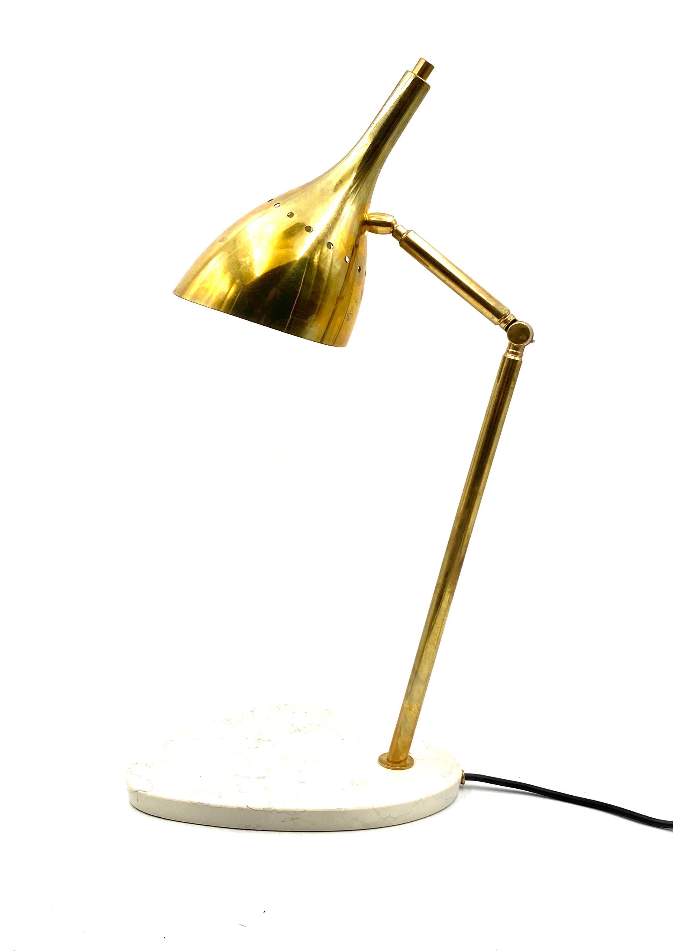 Golden Brass Table / Desk Lamp with Carrara Marble Base, Italy, circa 1980 For Sale 9