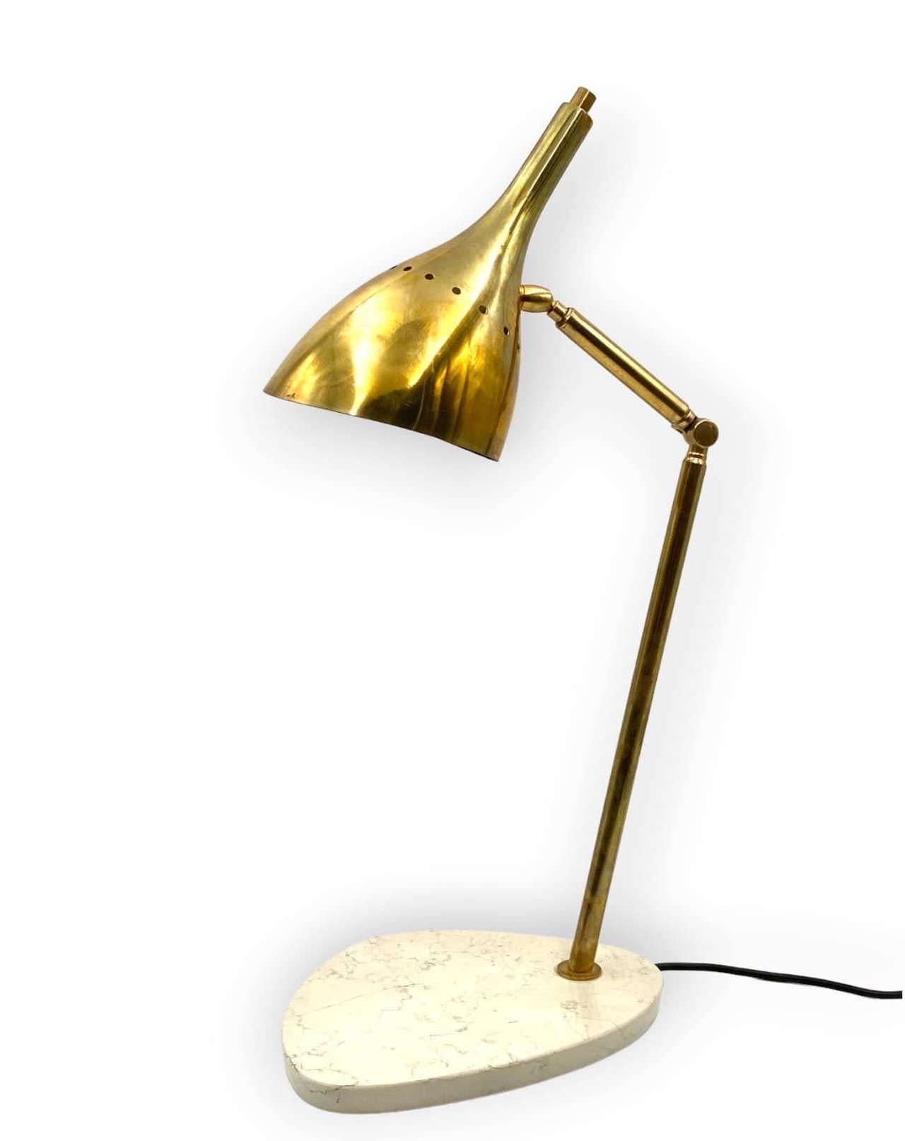 Golden Brass Table / Desk Lamp with Carrara Marble Base, Italy, circa 1980 For Sale 10