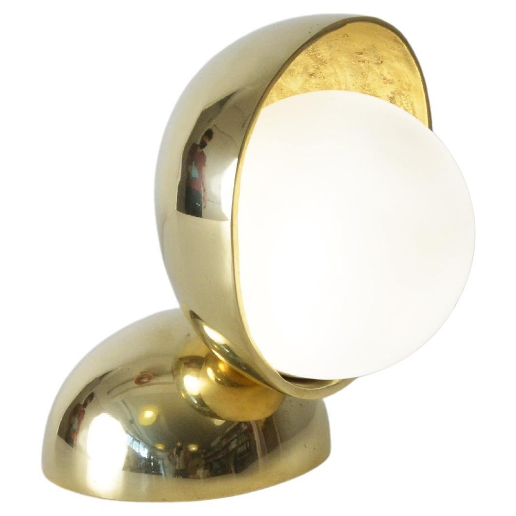 Petite lampe à poser contemporaine brésilienne en bronze coulé dorée