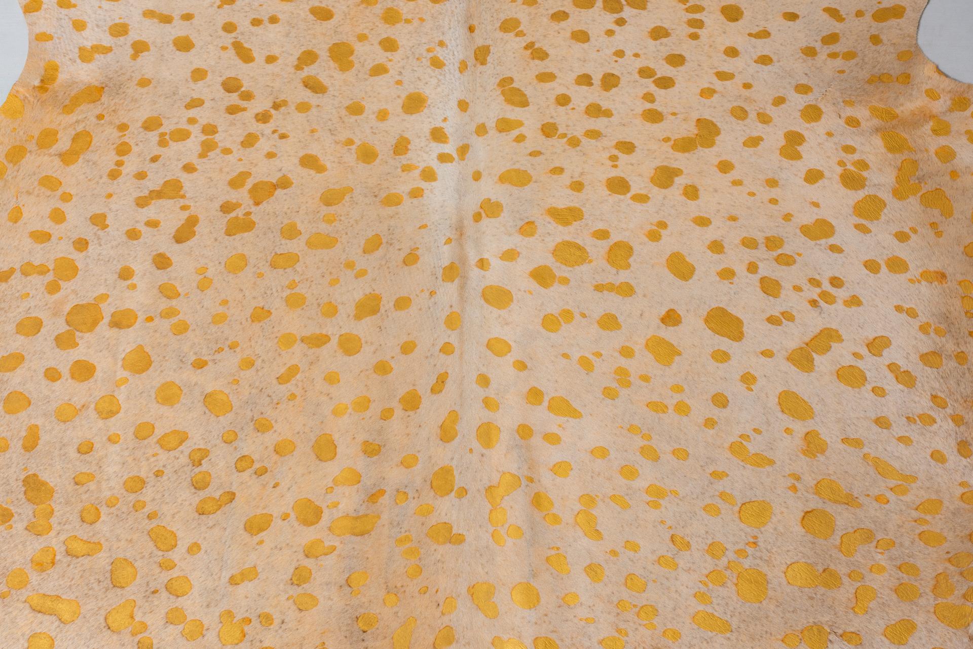 Piel de vaca brasileña dorada Pintado en frío en venta