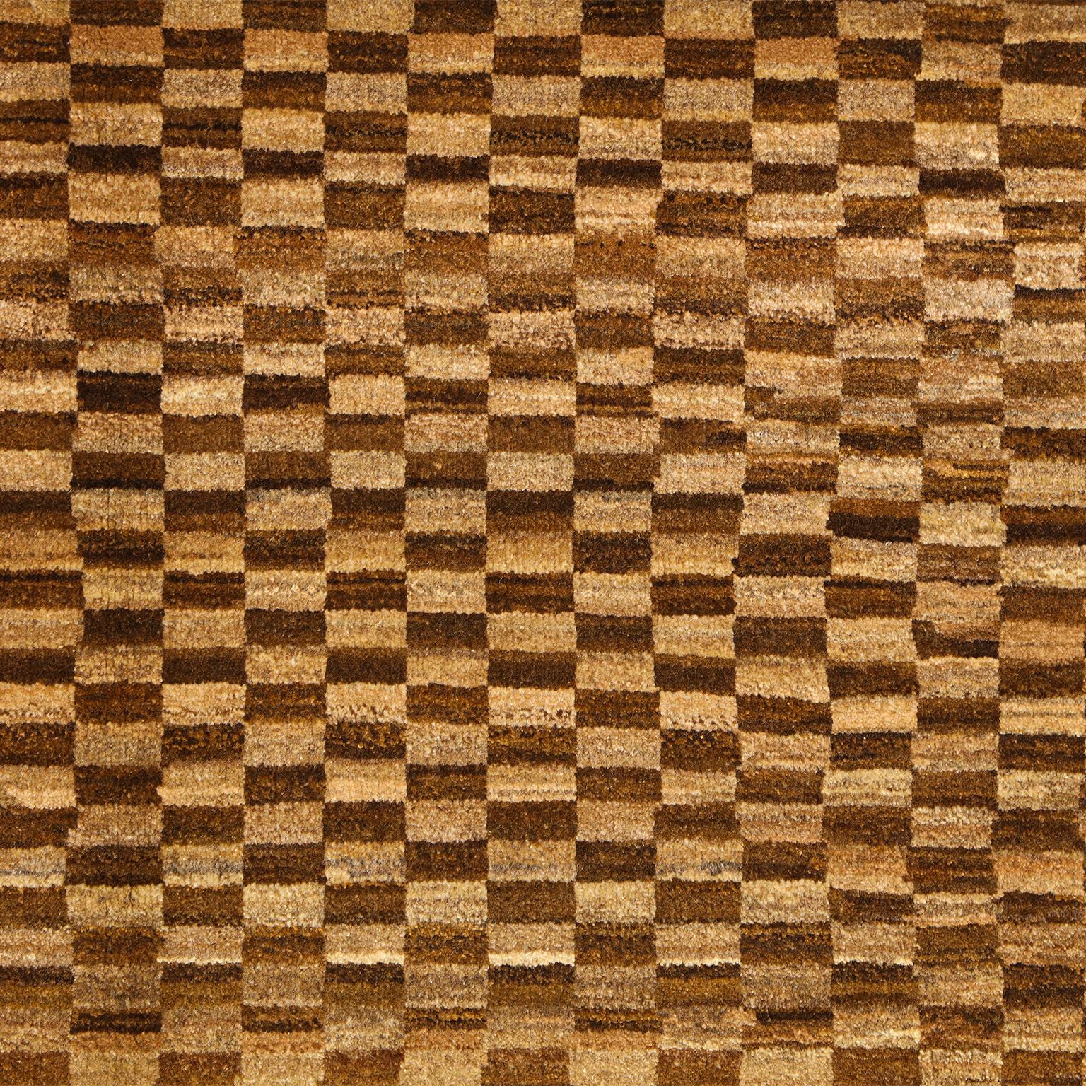 XXIe siècle et contemporain Tapis persan en laine à carreaux géométriques, noué à la main, brun doré, 8' x 10'. en vente