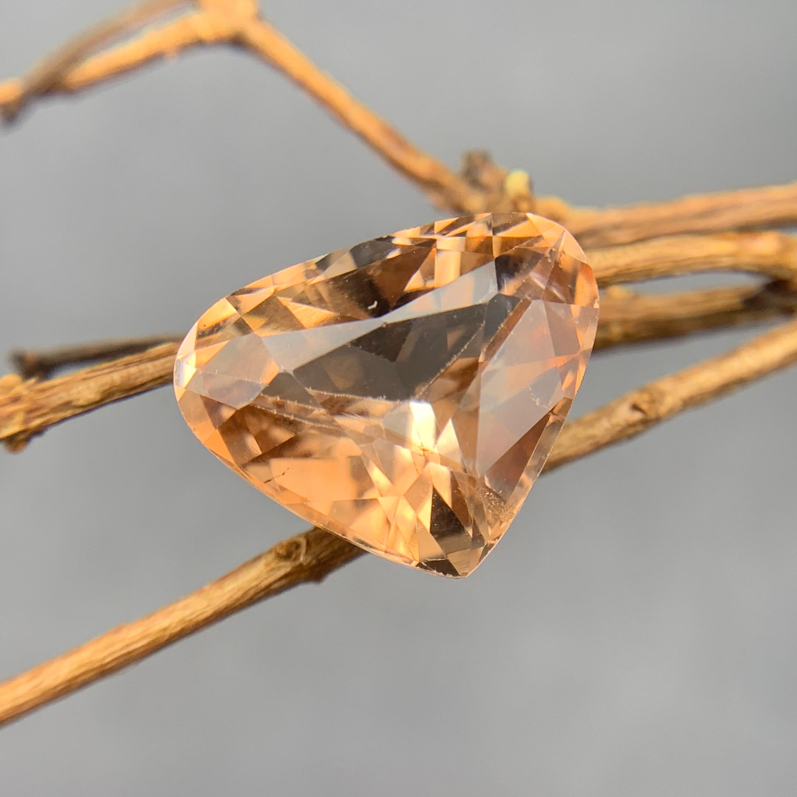 Golden Brown Natural Topaz Necklace Pendant Loose Gemstone 11.05 Carat Pear Cut For Sale 3