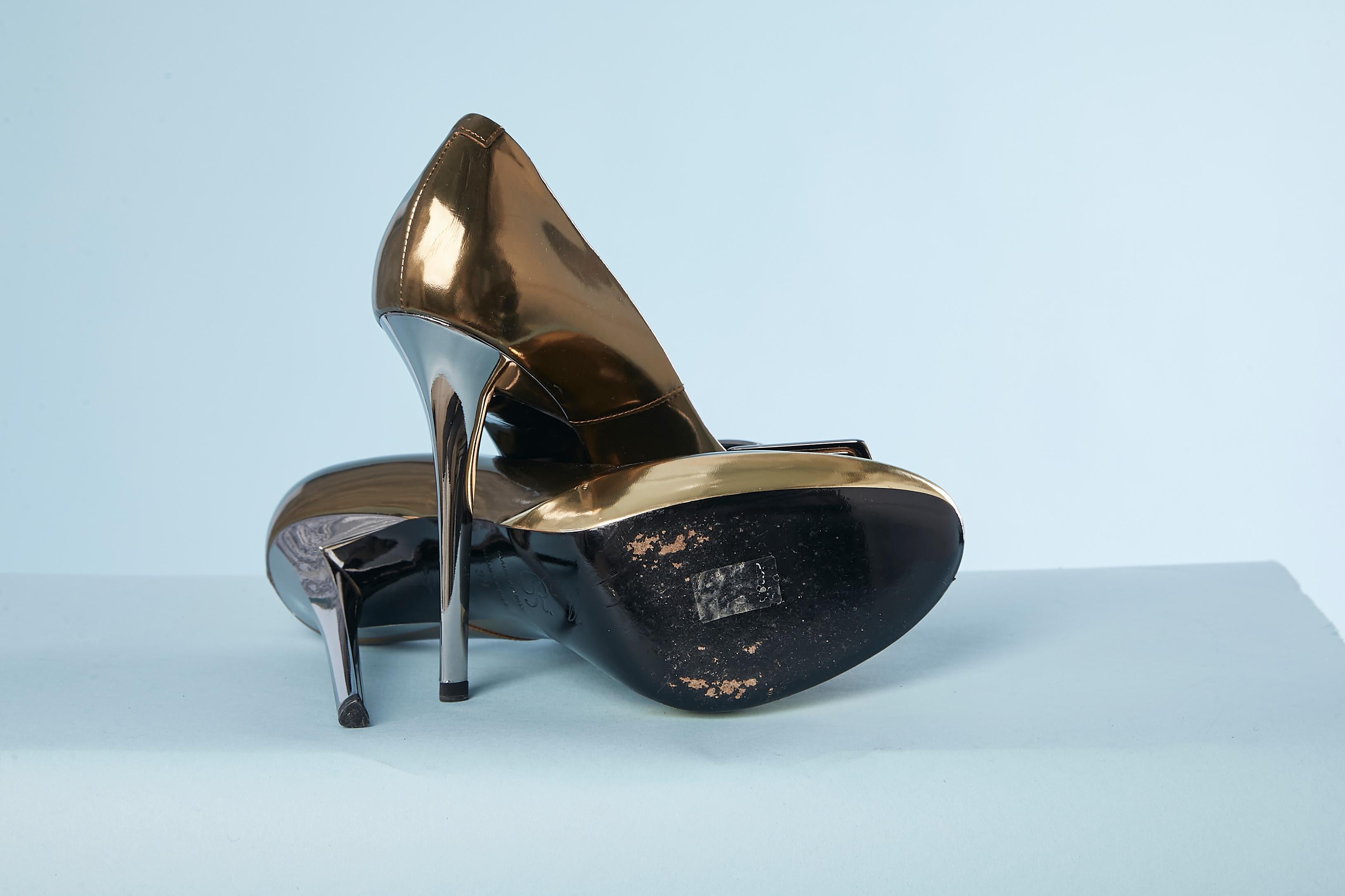 Golden brown pump with silver metal buckle Roger Vivier For Sale 1