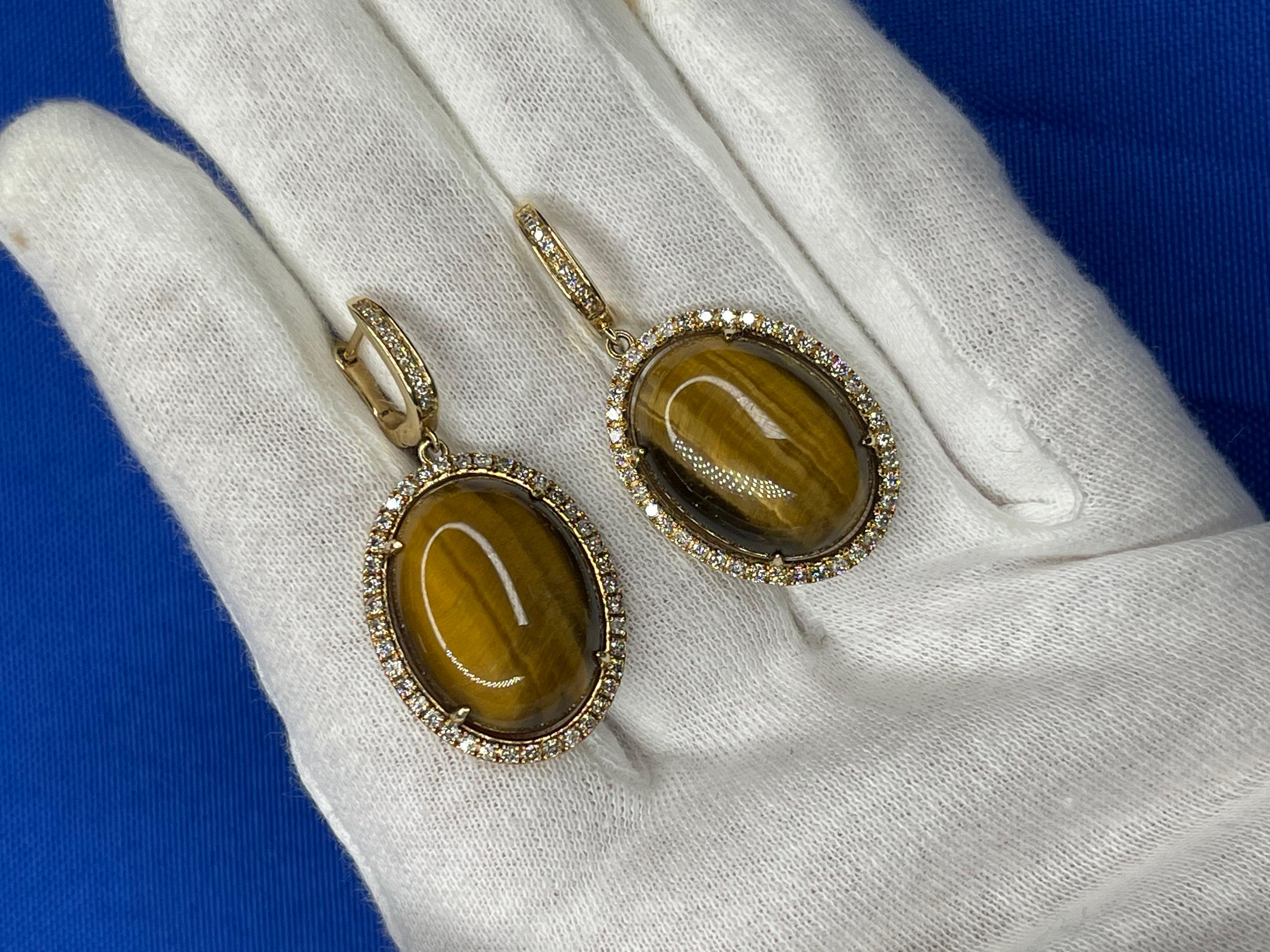 Orecchini a goccia con occhio di tigre marrone dorato in oro giallo Huggie Halo Diamond Pave in vendita 4