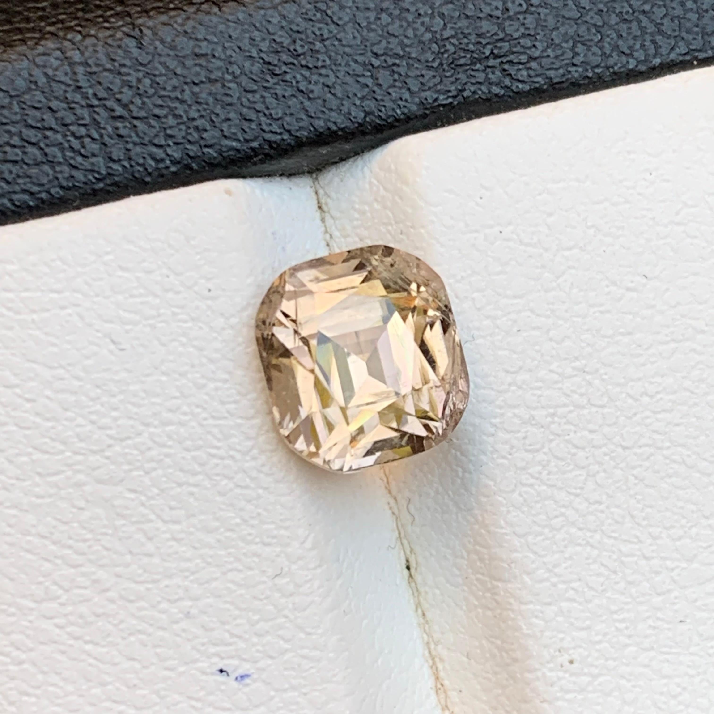 3,24 Quilates Turmalina Marrón Dorada - Piedra natural cuadrada talla cojín
Ideal para anillo de compromiso, anillo de cóctel o joya fina
Tono cálido vibrante con excelente transparencia

💎 TIPO DE PIEDRA PRECIOSA: Turmalina
⚖️ PESO: 3,24