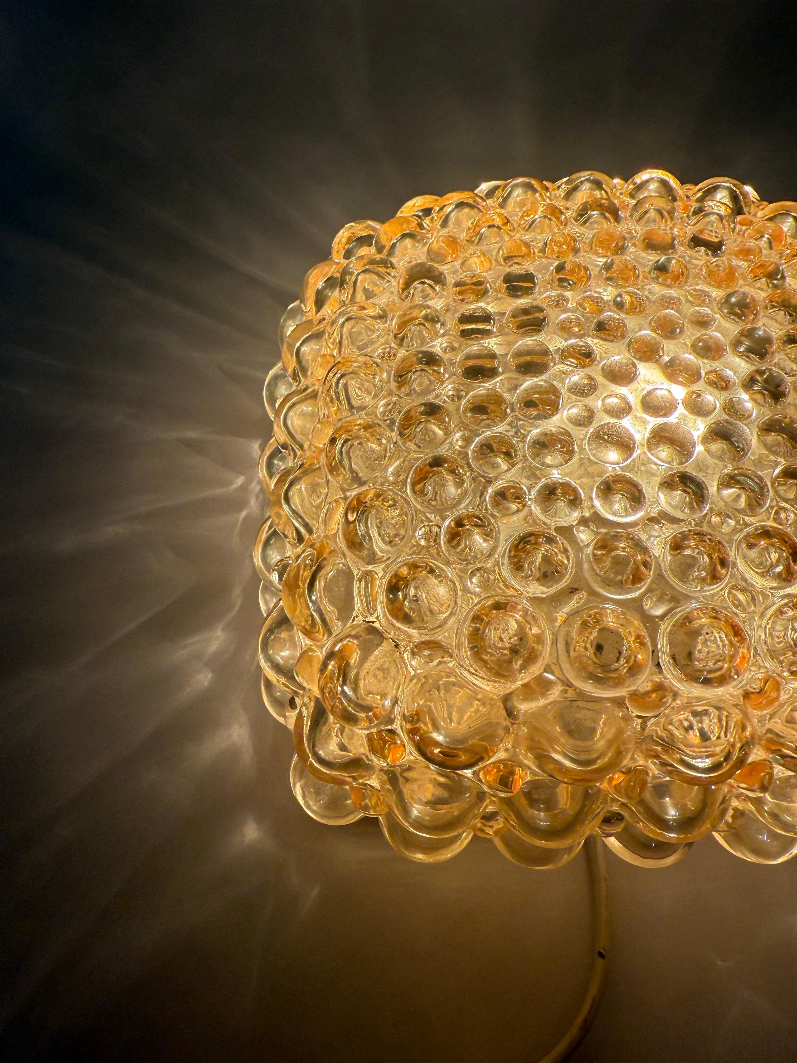 Mid-Century moderno Lampada da parete o soffitto Golden Bubble di Helena Tynell per Glashütte Limburg in vendita