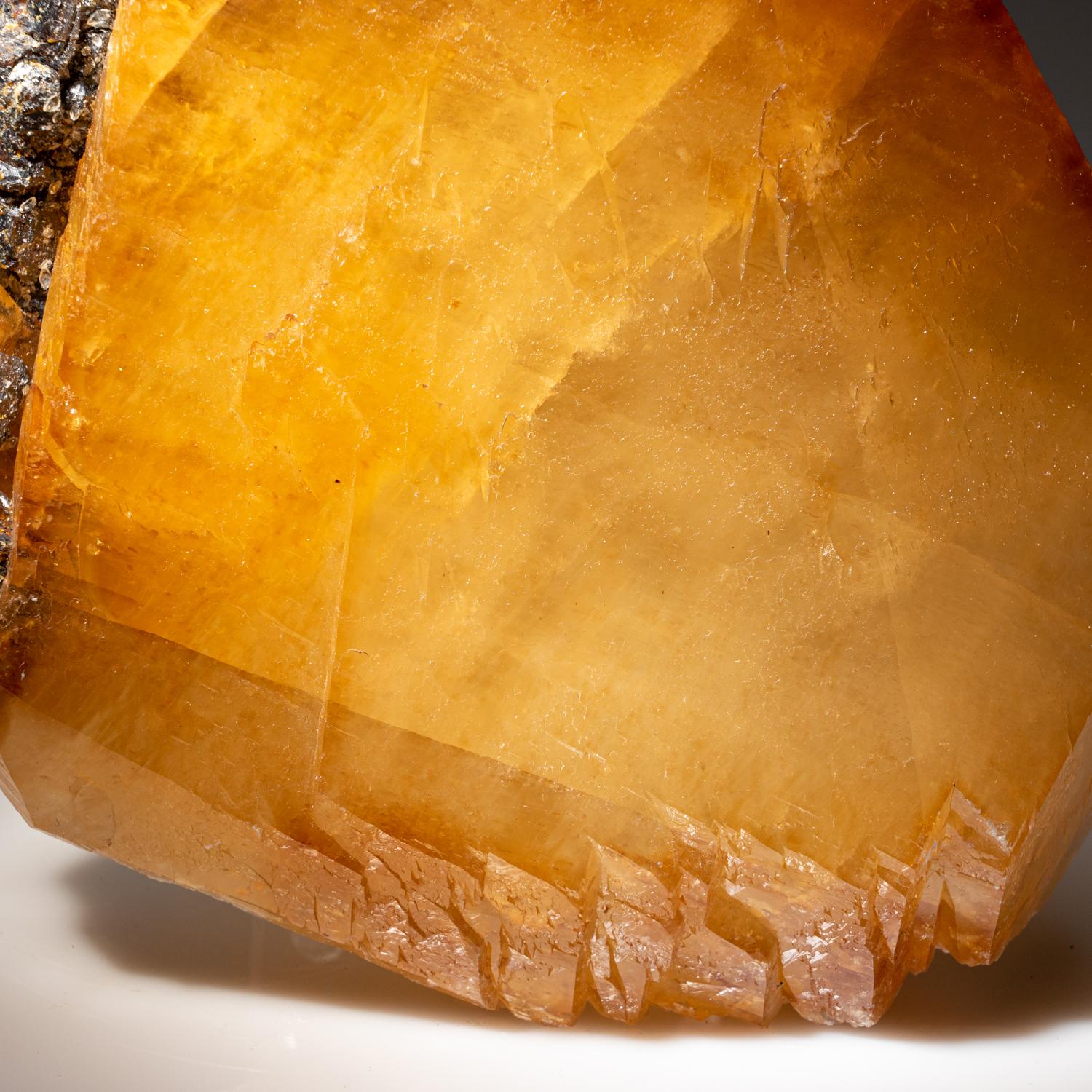 Autre Cristal de Calcite doré provenant de la mine d'orme, Tennessee (6,5 lbs) en vente