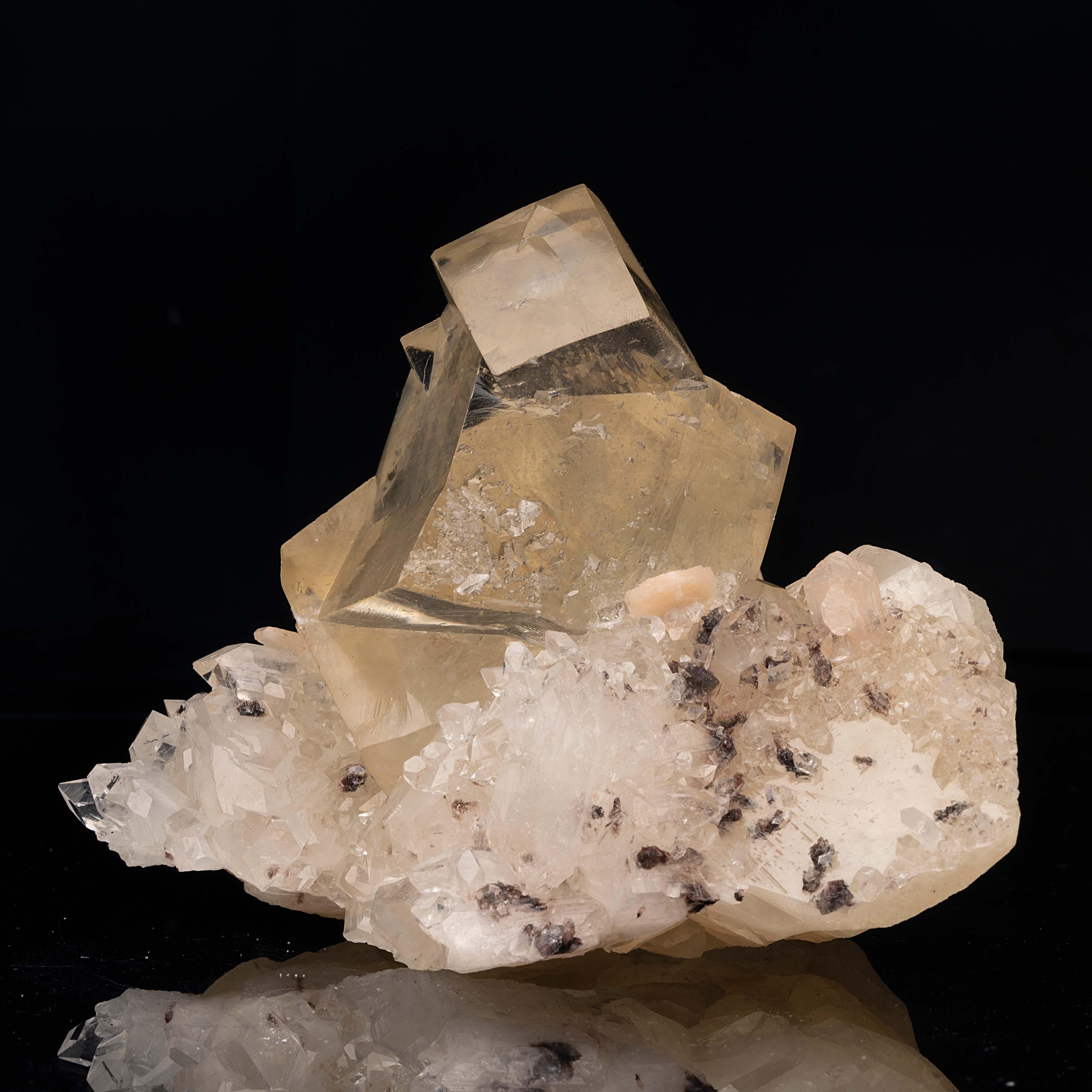 Golden Calcite on Apophyllite with Stilbite In New Condition For Sale In New York, NY